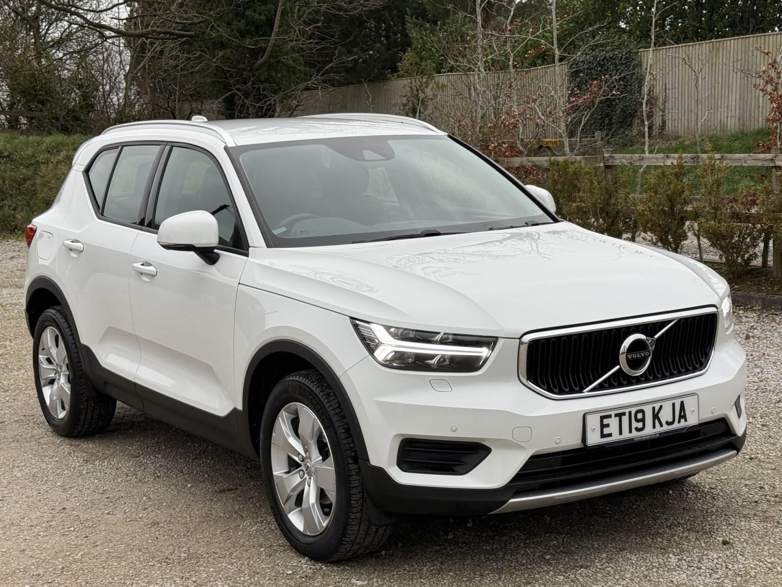 Volvo XC40 - image 1 of 23