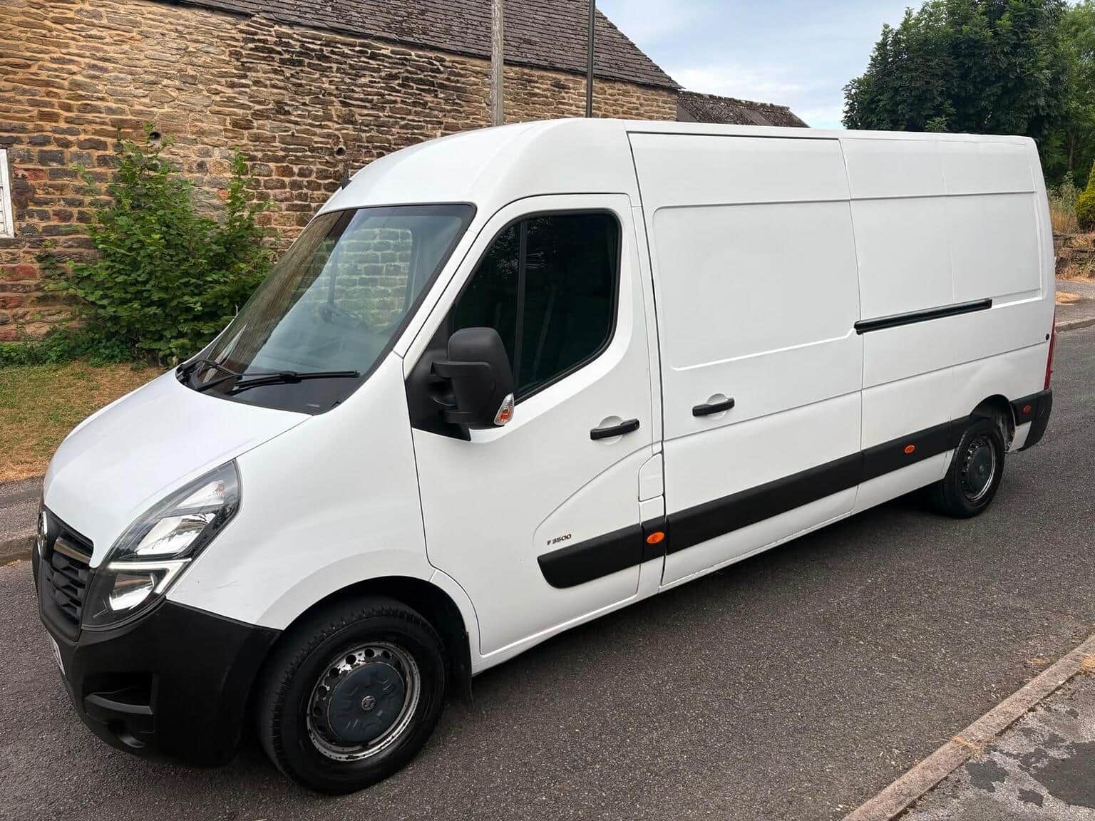 Vauxhall Movano - image 1 of 10