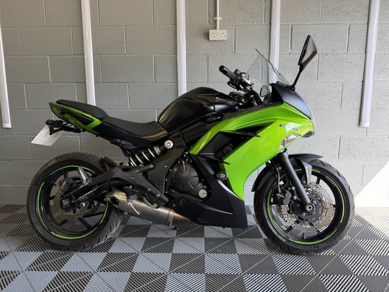 Kawasaki ER-6F - image 1 of 18