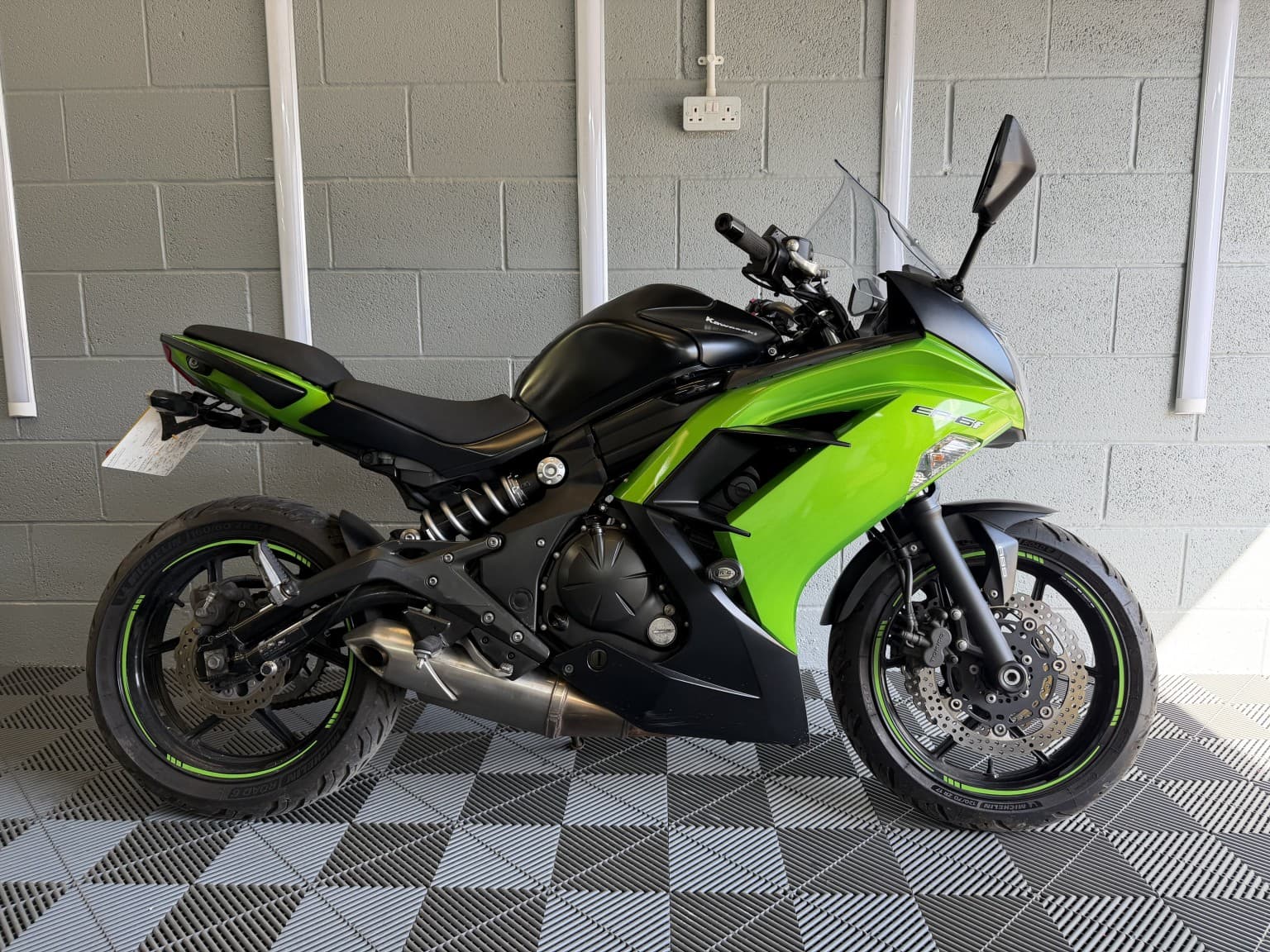 Kawasaki ER-6F - image 1 of 18
