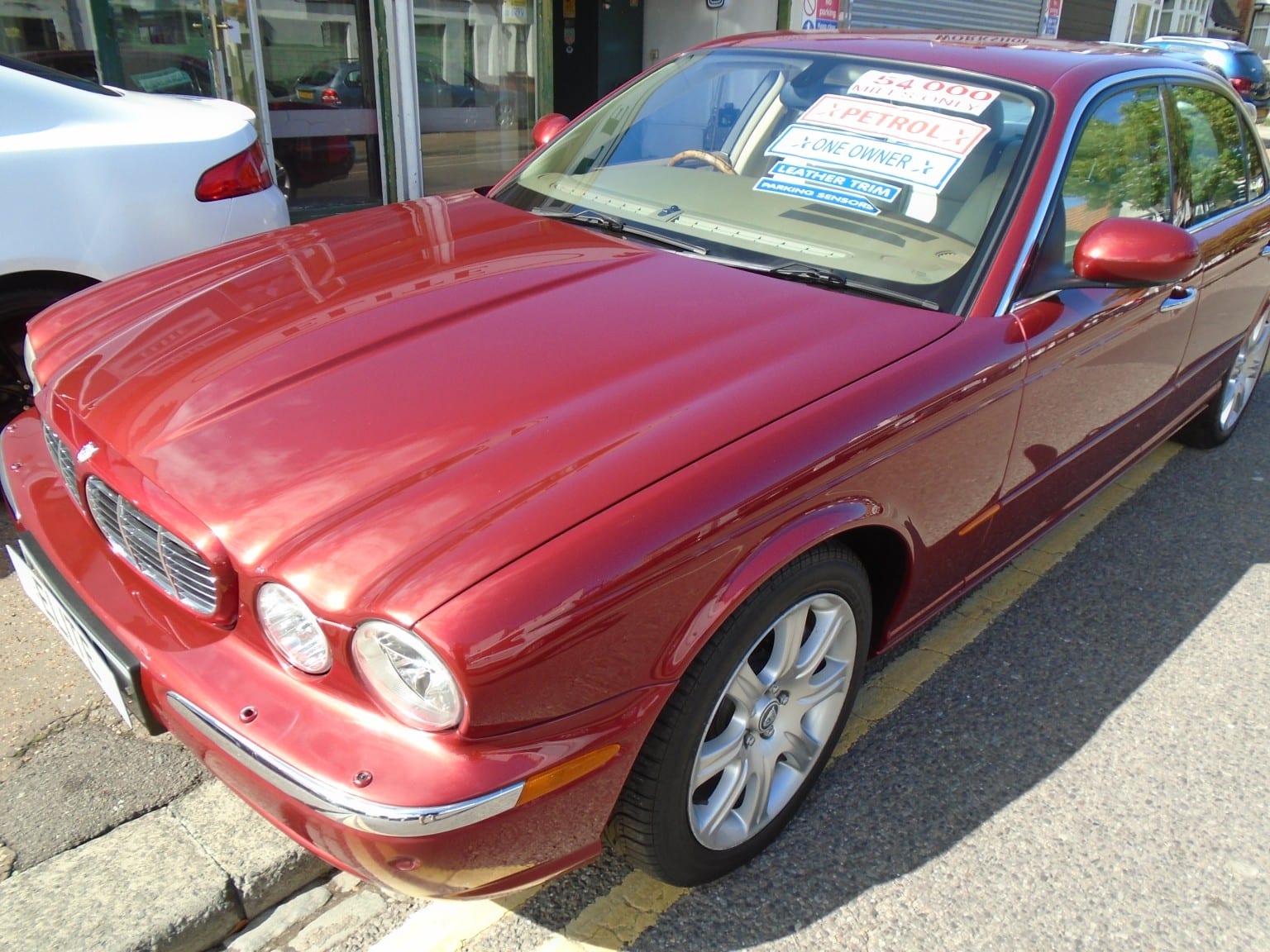 Jaguar XJ - image 1 of 16