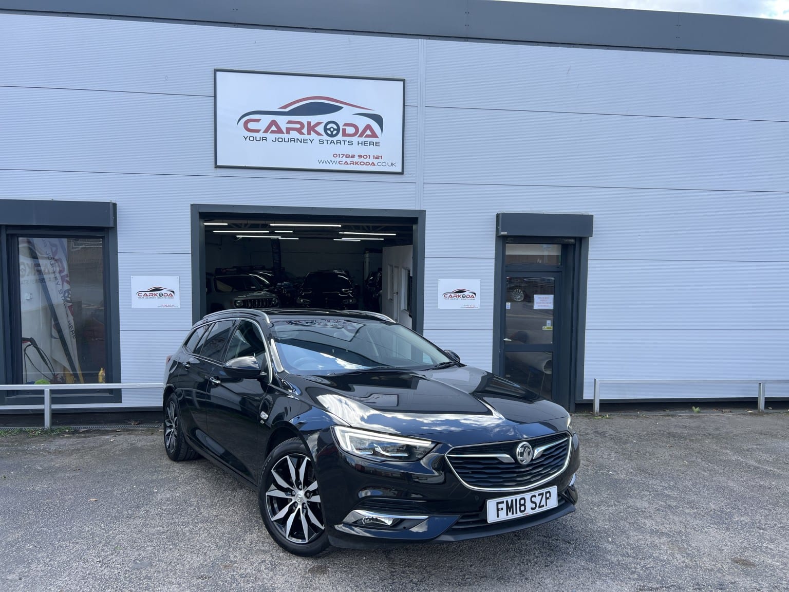 Vauxhall Insignia - image 1 of 100