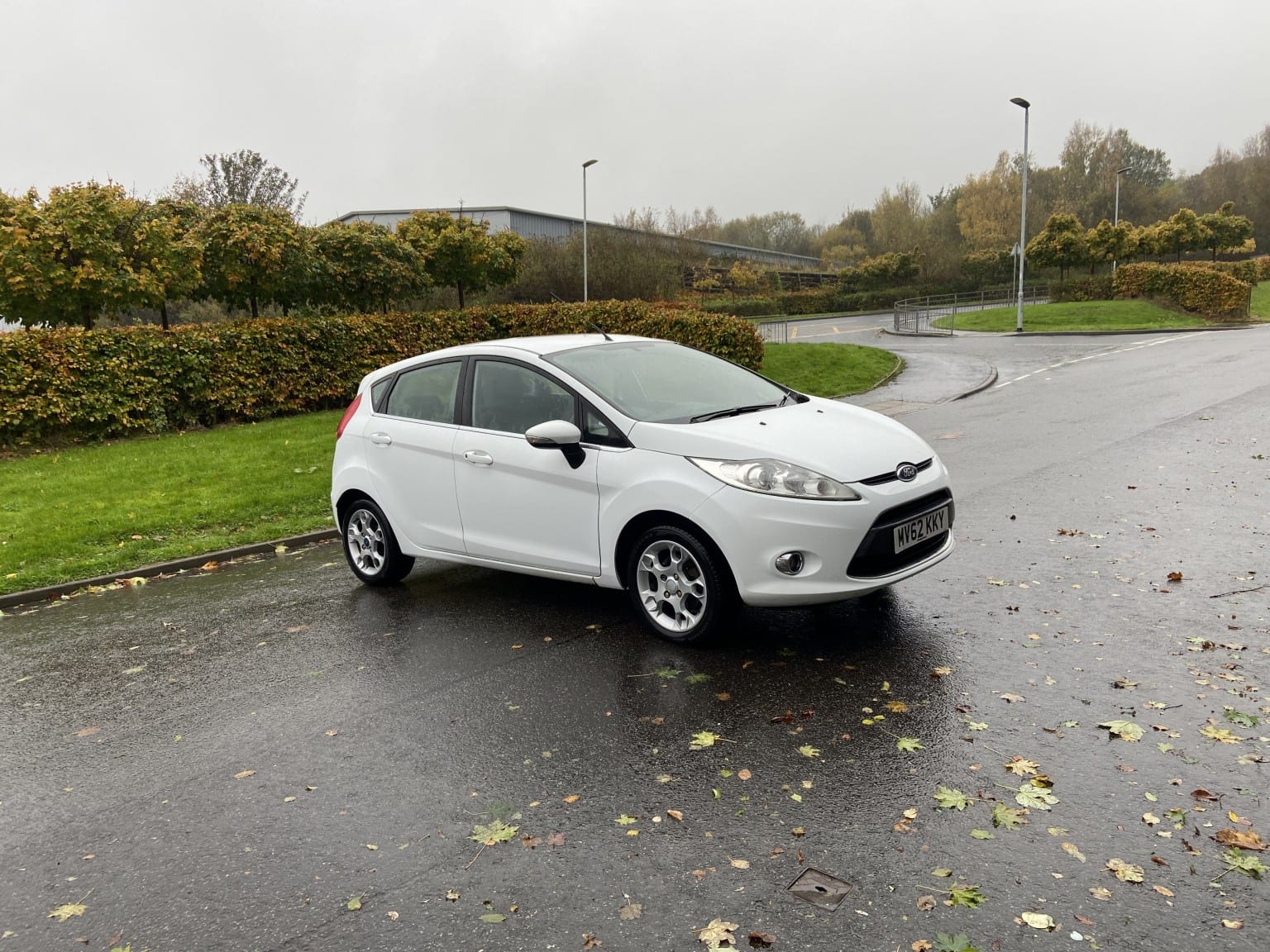 2012 Ford Fiesta 1.3 Zetec in white — photo 1 of 16