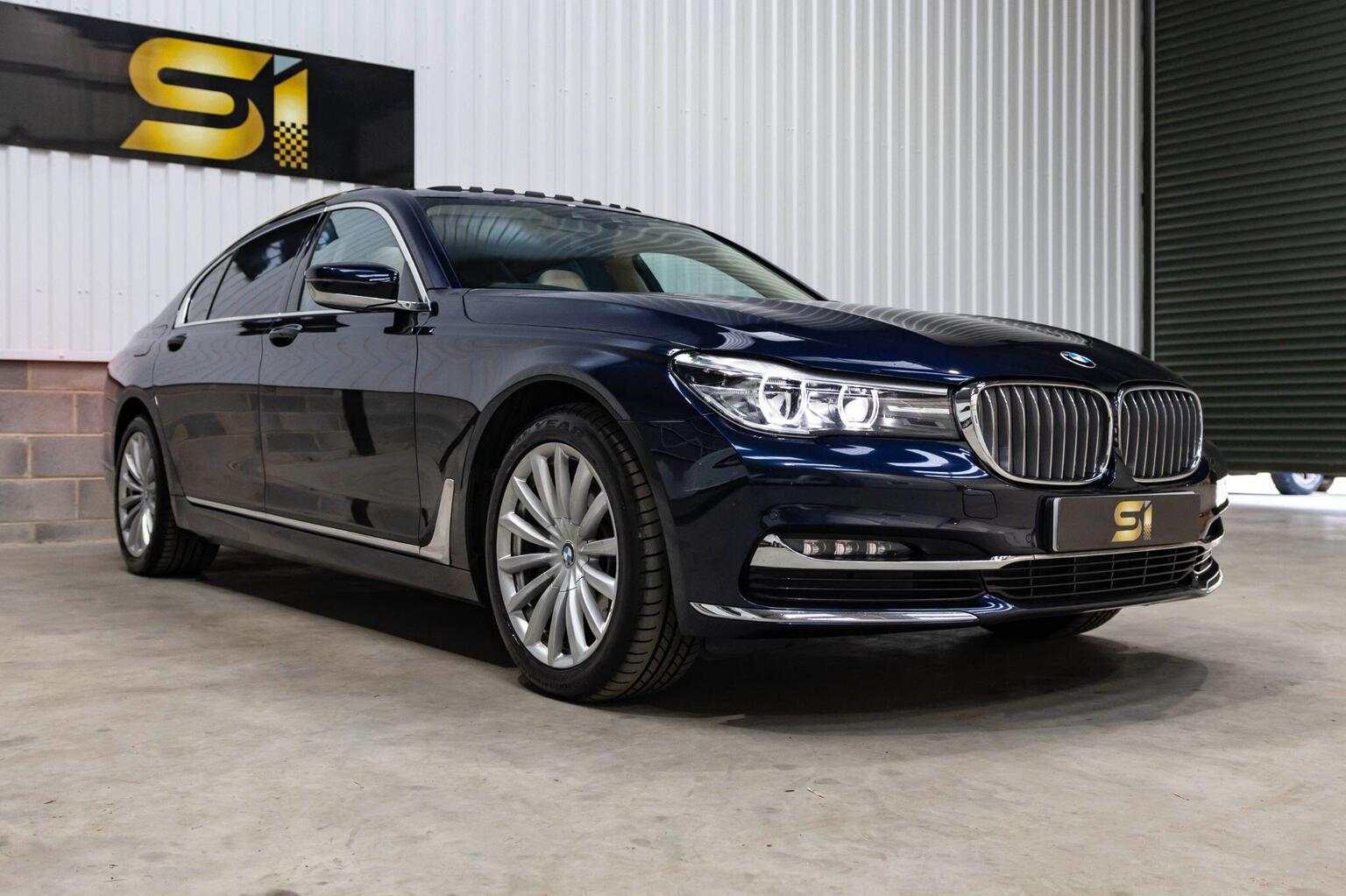 BMW 7 Series - image 1 of 100