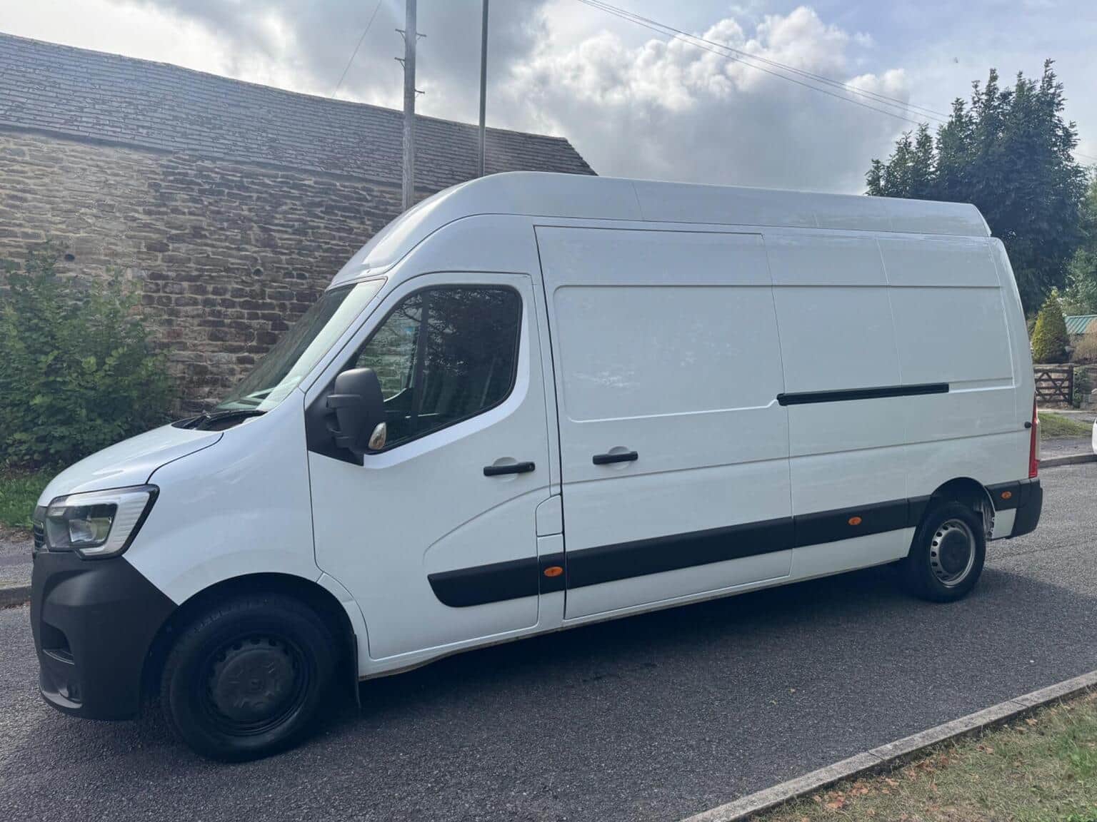 Renault Master - image 1 of 9