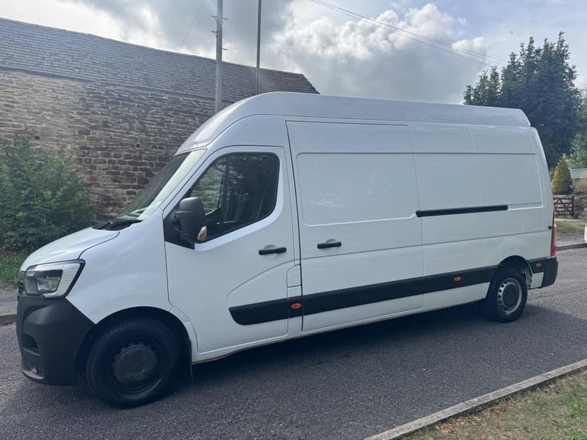 2023 RENAULT MASTER