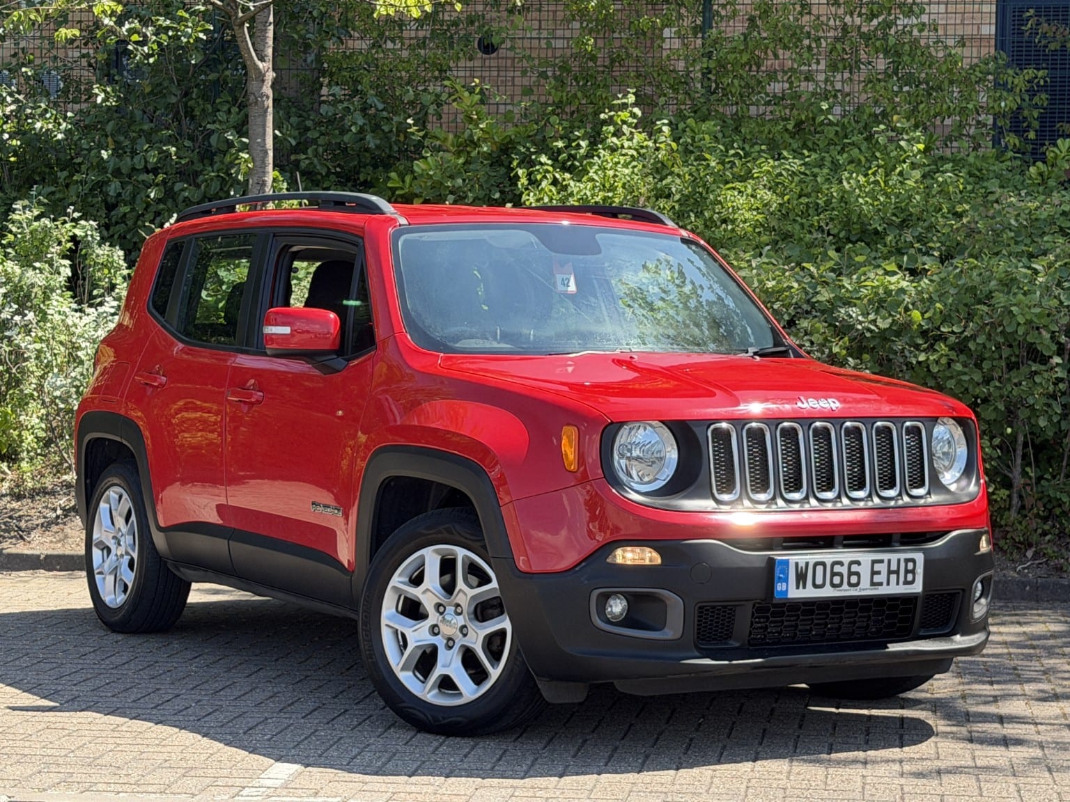 Jeep Renegade - image 1 of 31