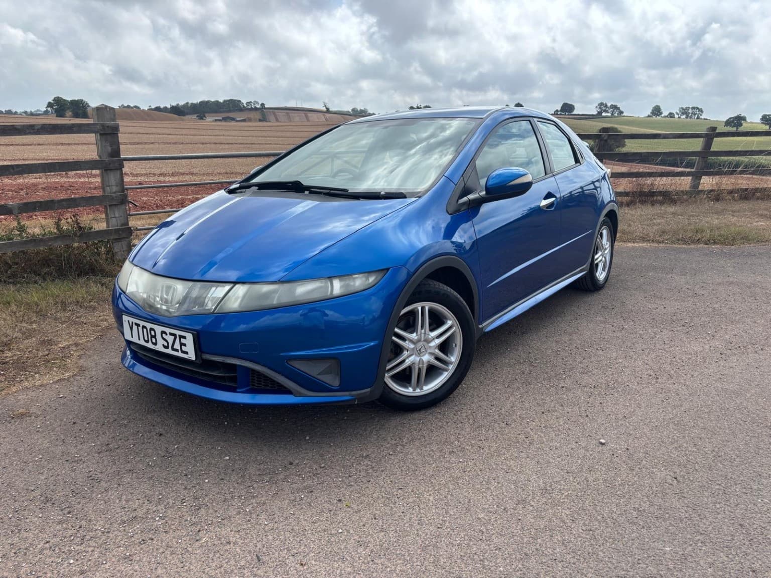Honda Civic - image 1 of 12