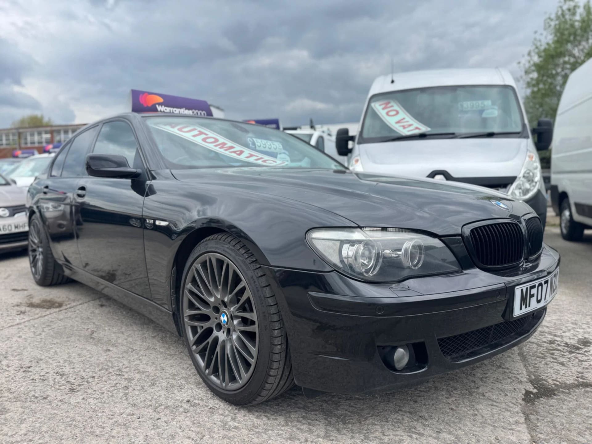 BMW 7 Series - image 1 of 4