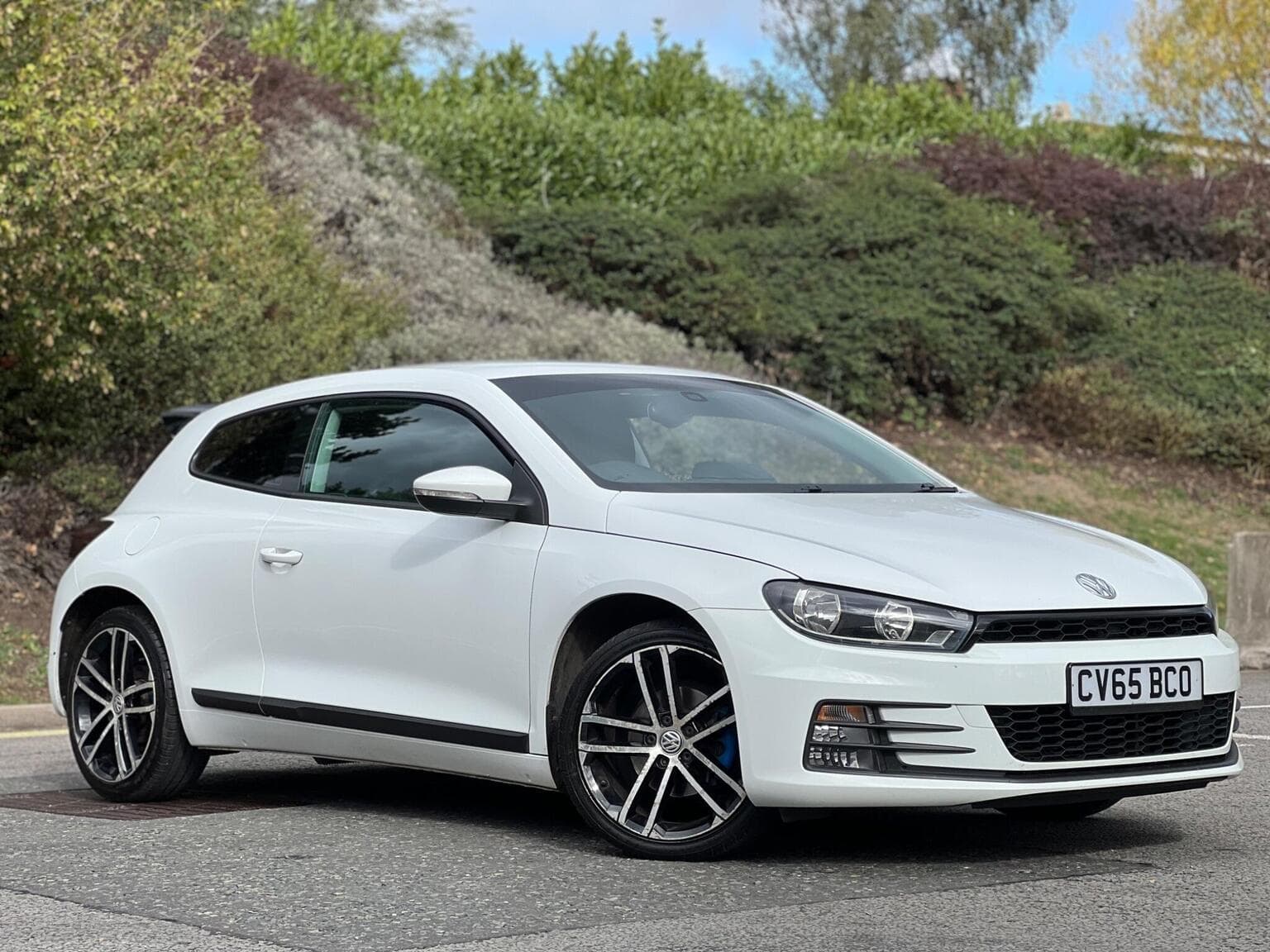 Volkswagen Scirocco - image 1 of 6