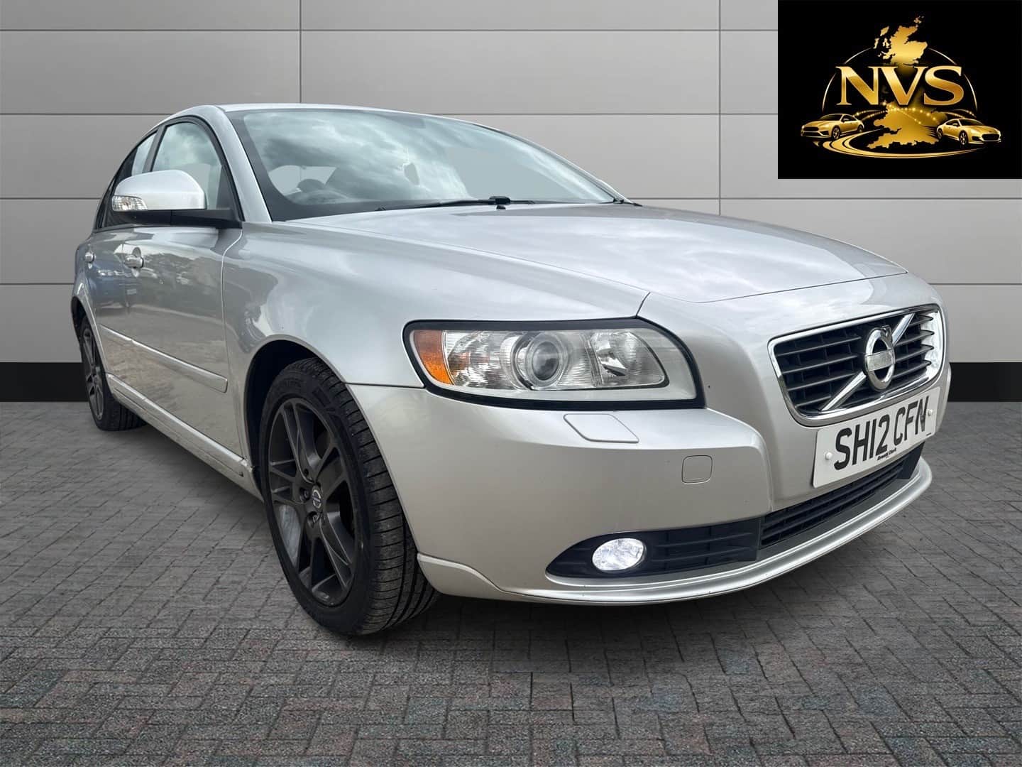 VOLVO S40 - image 1 of 12
