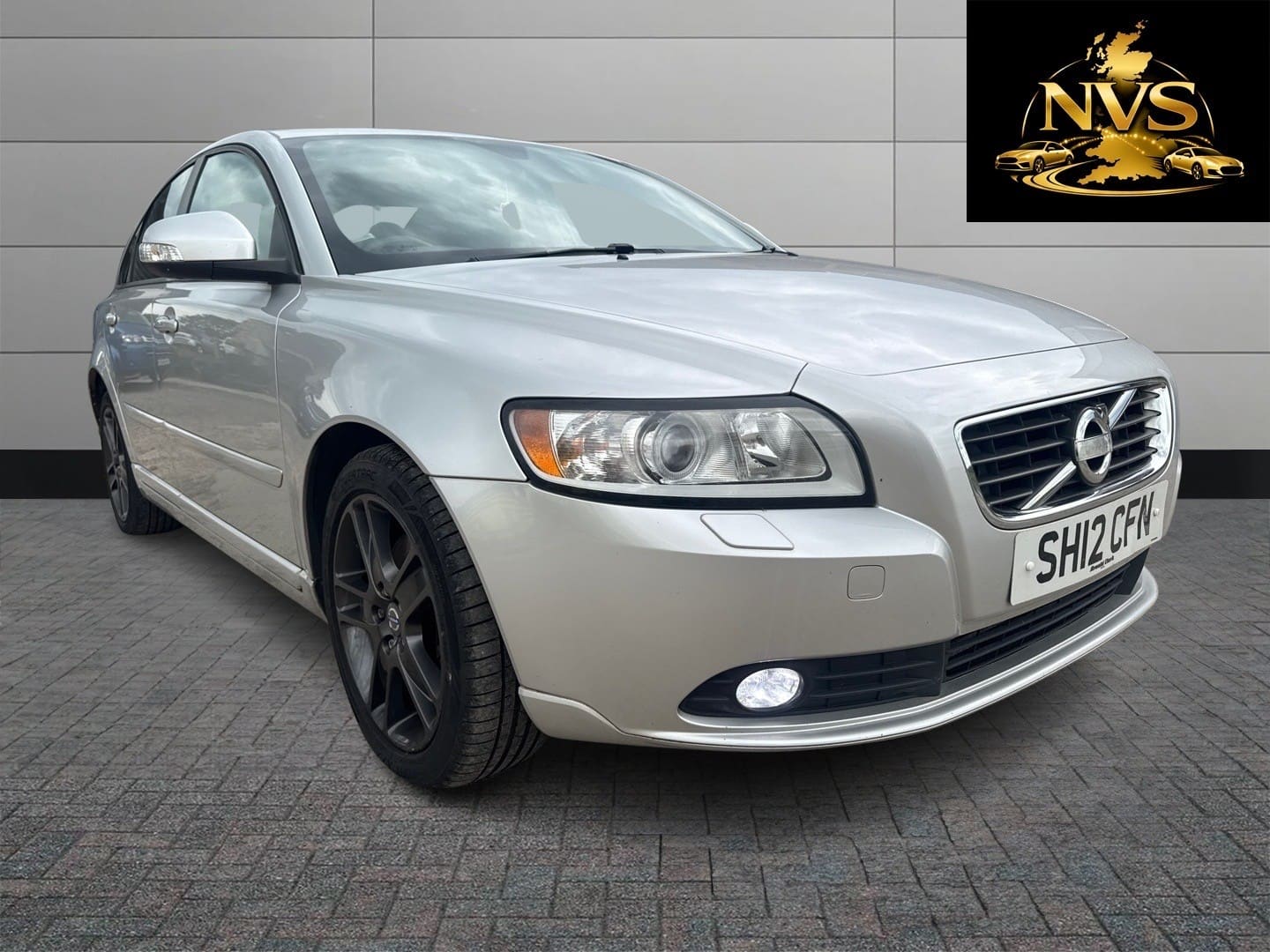 VOLVO S40 - image 1 of 12