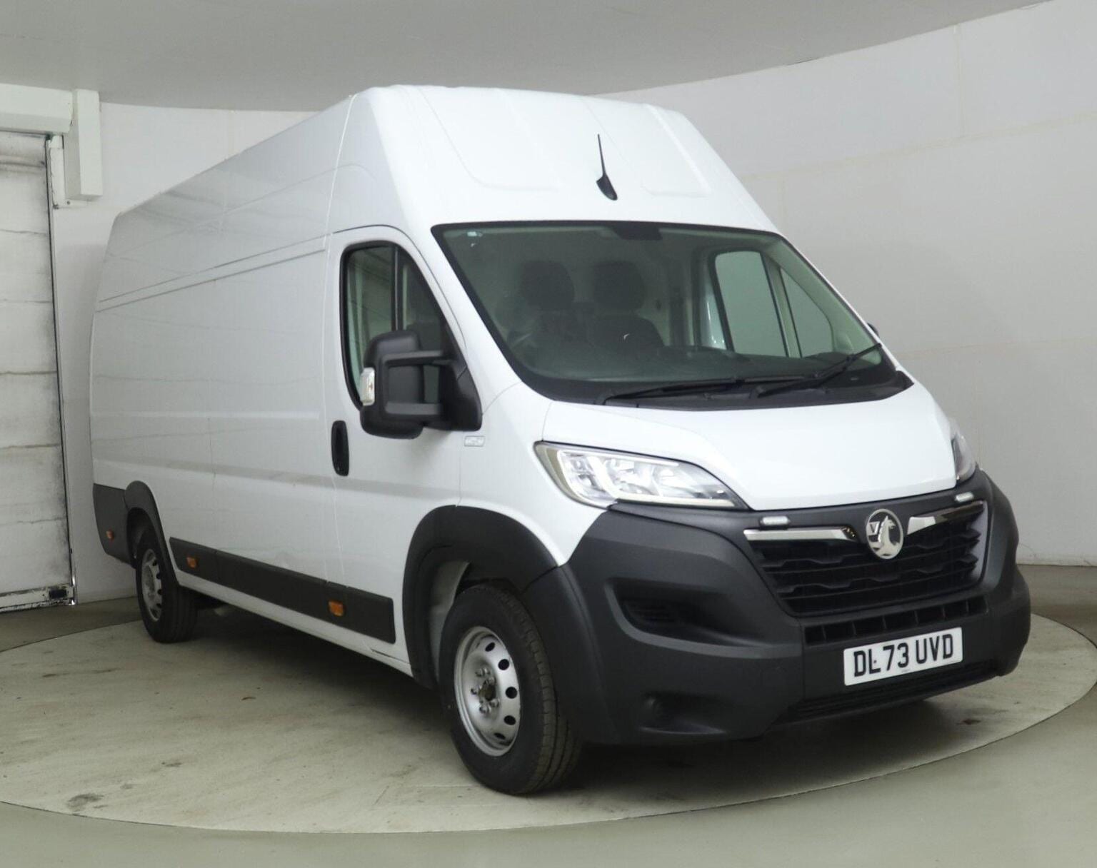 Vauxhall Movano - image 1 of 6
