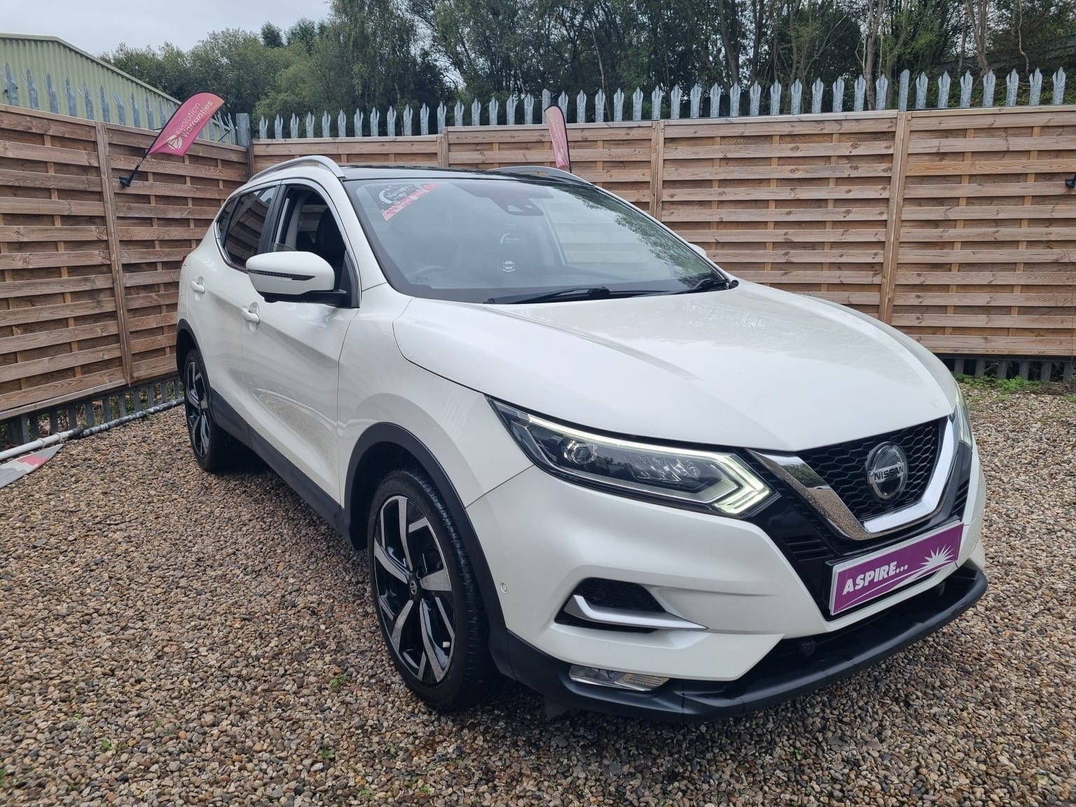 Nissan Qashqai - image 1 of 22