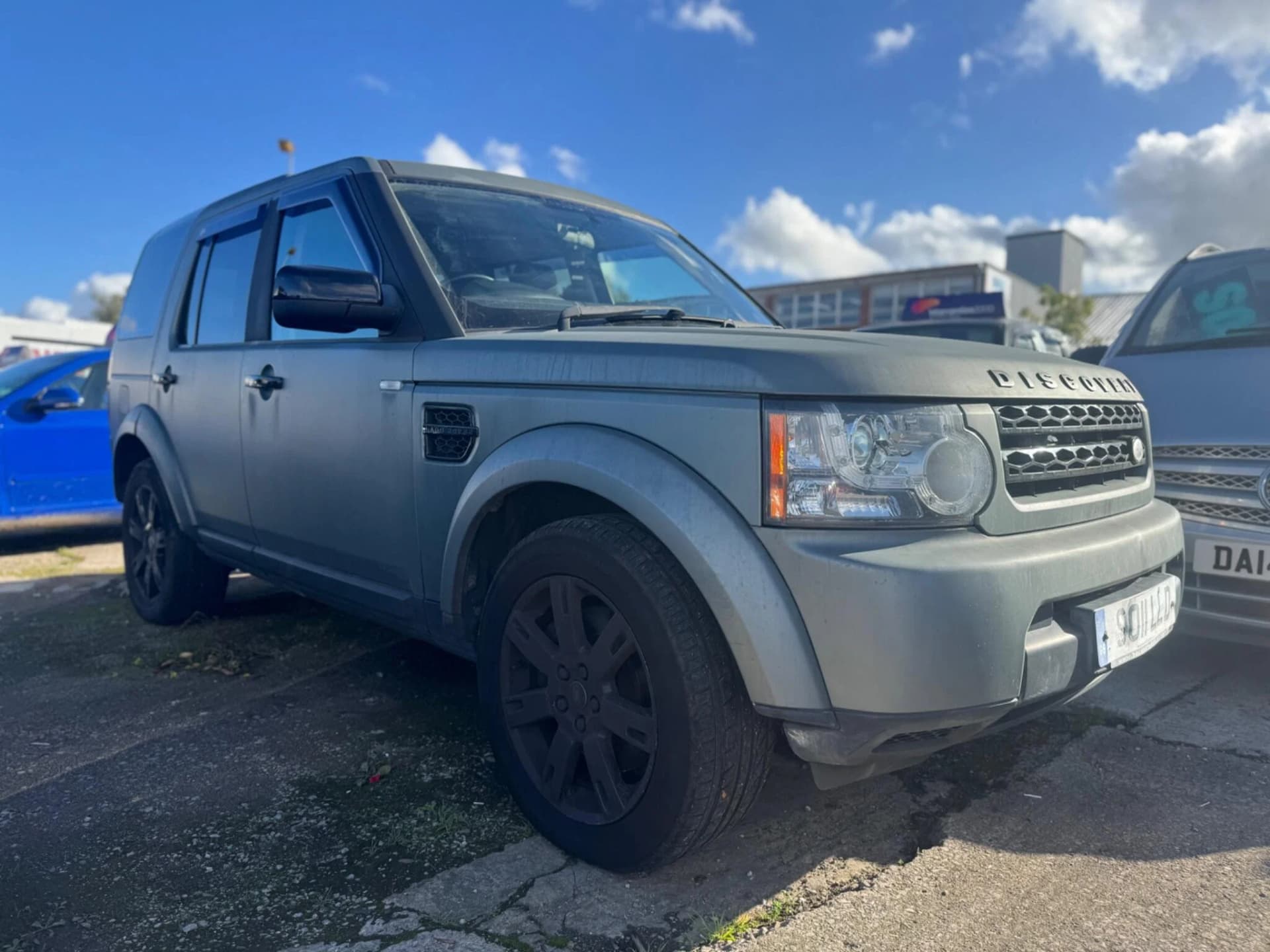Land Rover Discovery 4 - image 1 of 3