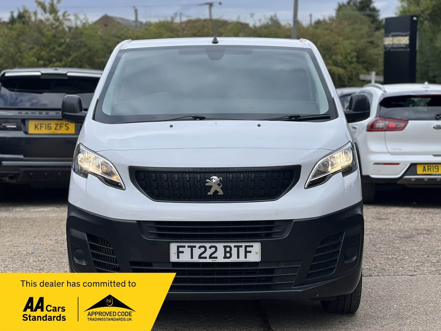 Peugeot Expert - image 1 of 39