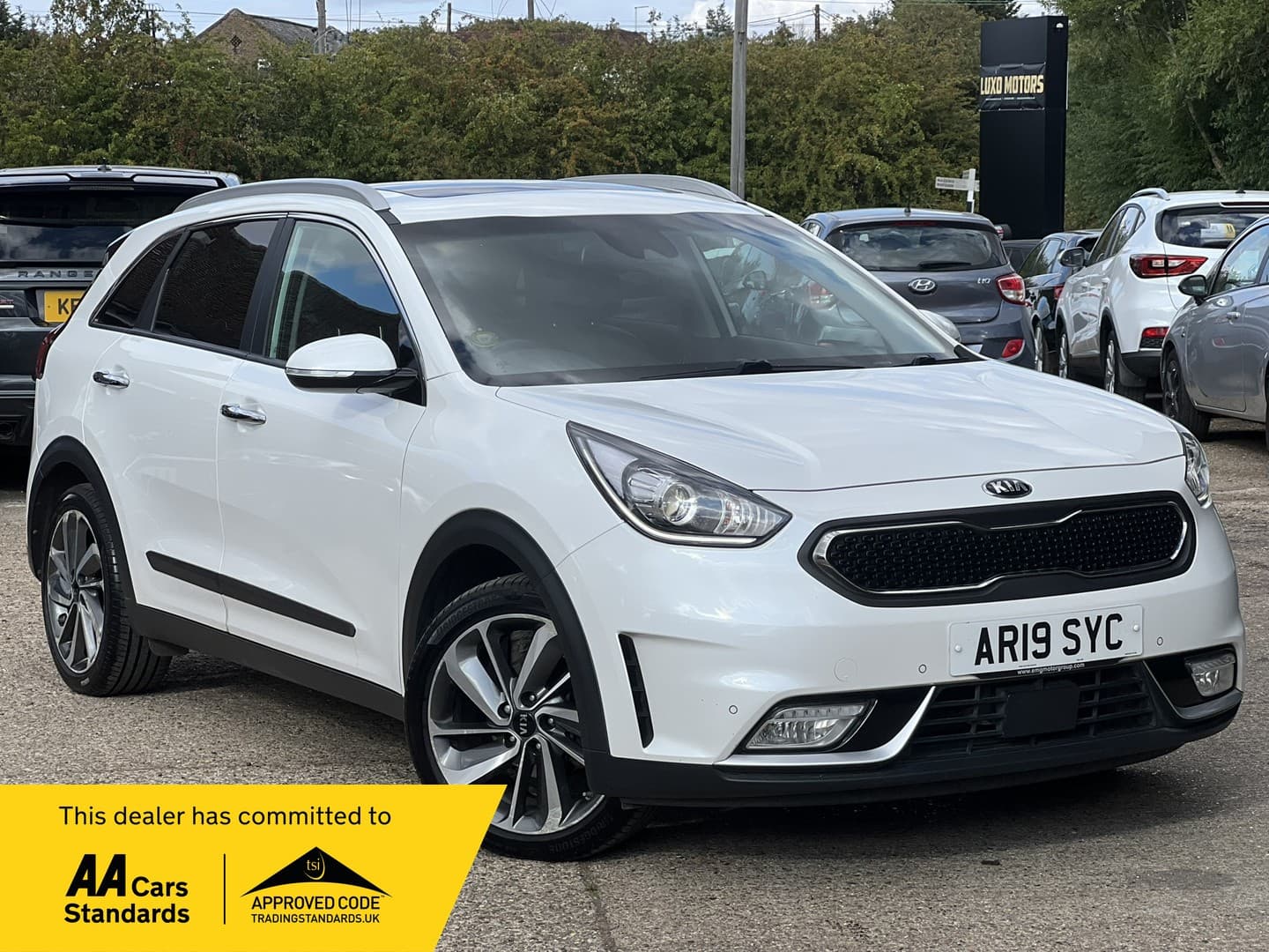Kia Niro - image 1 of 78