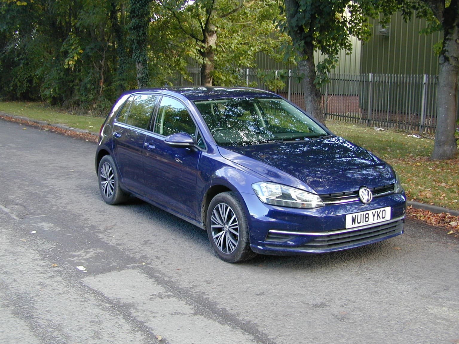 Volkswagen Golf - image 1 of 39