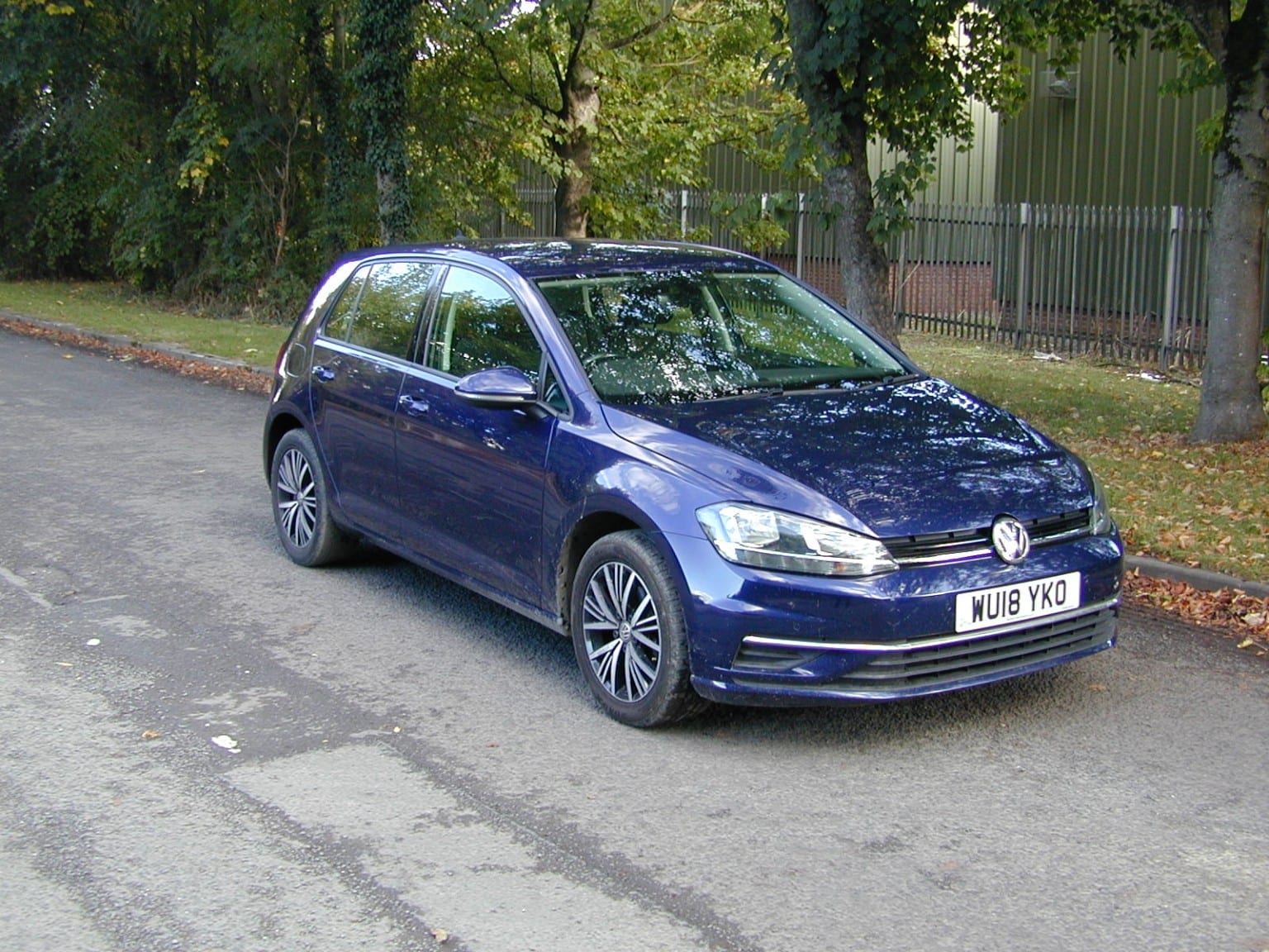 Volkswagen Golf - image 1 of 39
