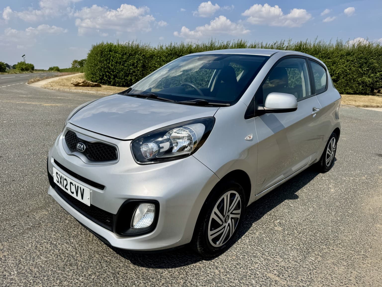 Kia Picanto - image 1 of 39