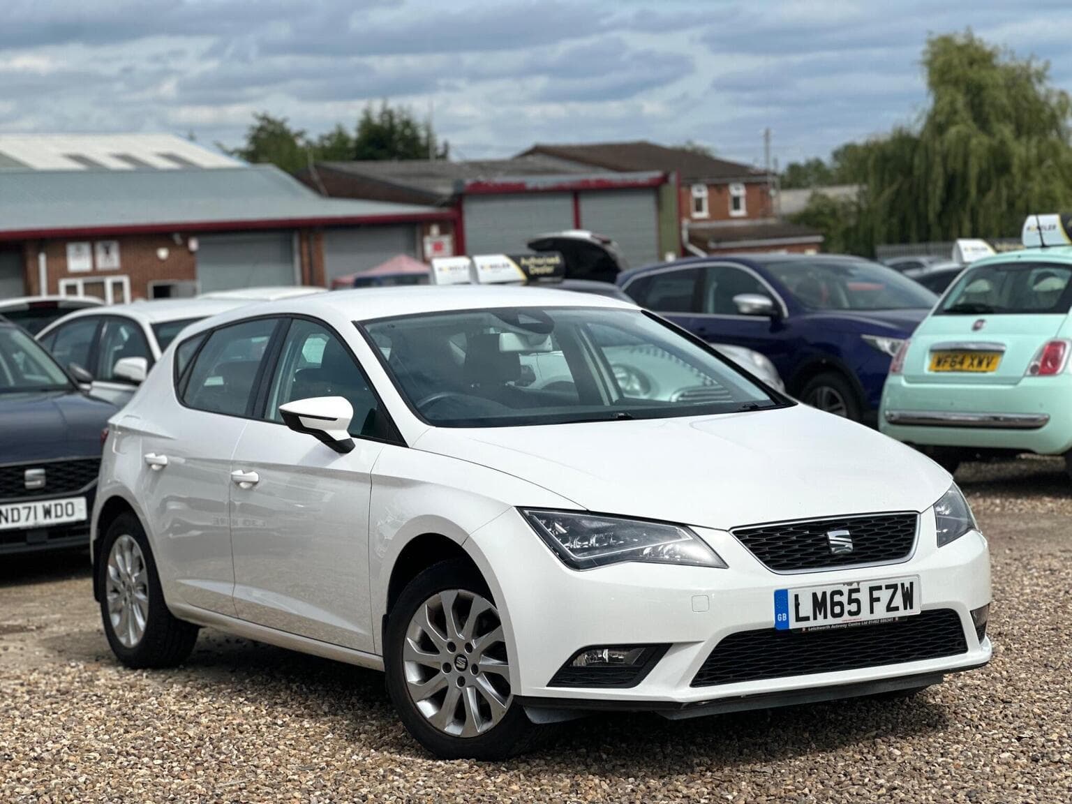 SEAT Leon - image 1 of 38