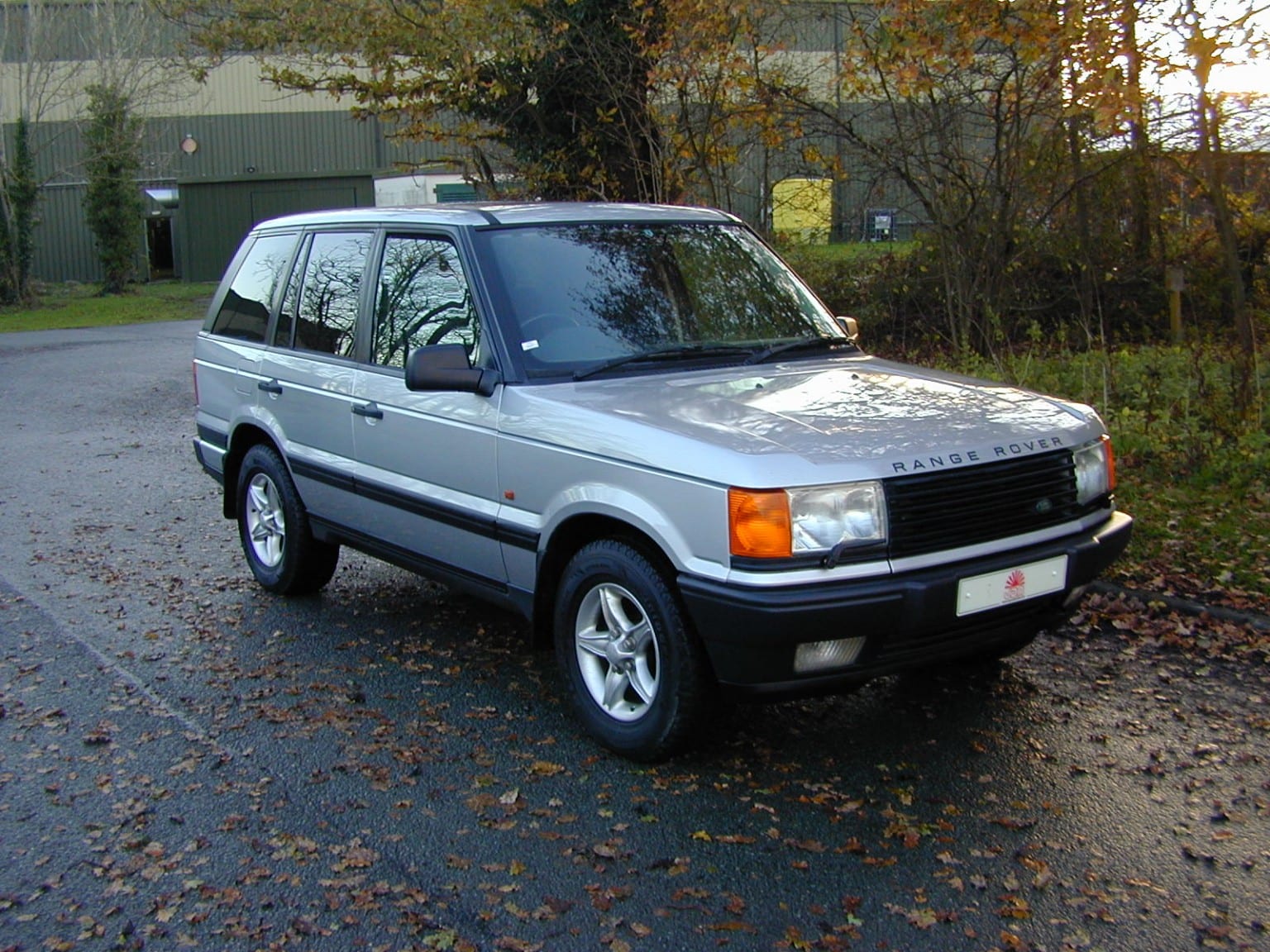 Land Rover Range Rover - image 1 of 77
