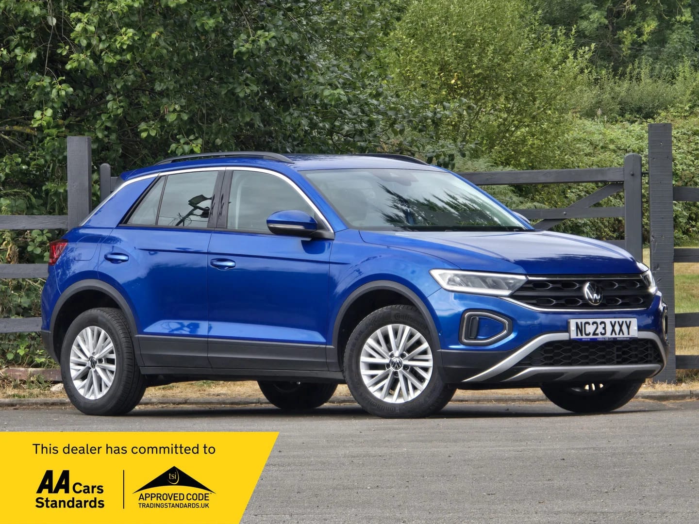 Volkswagen T-Roc - image 1 of 24