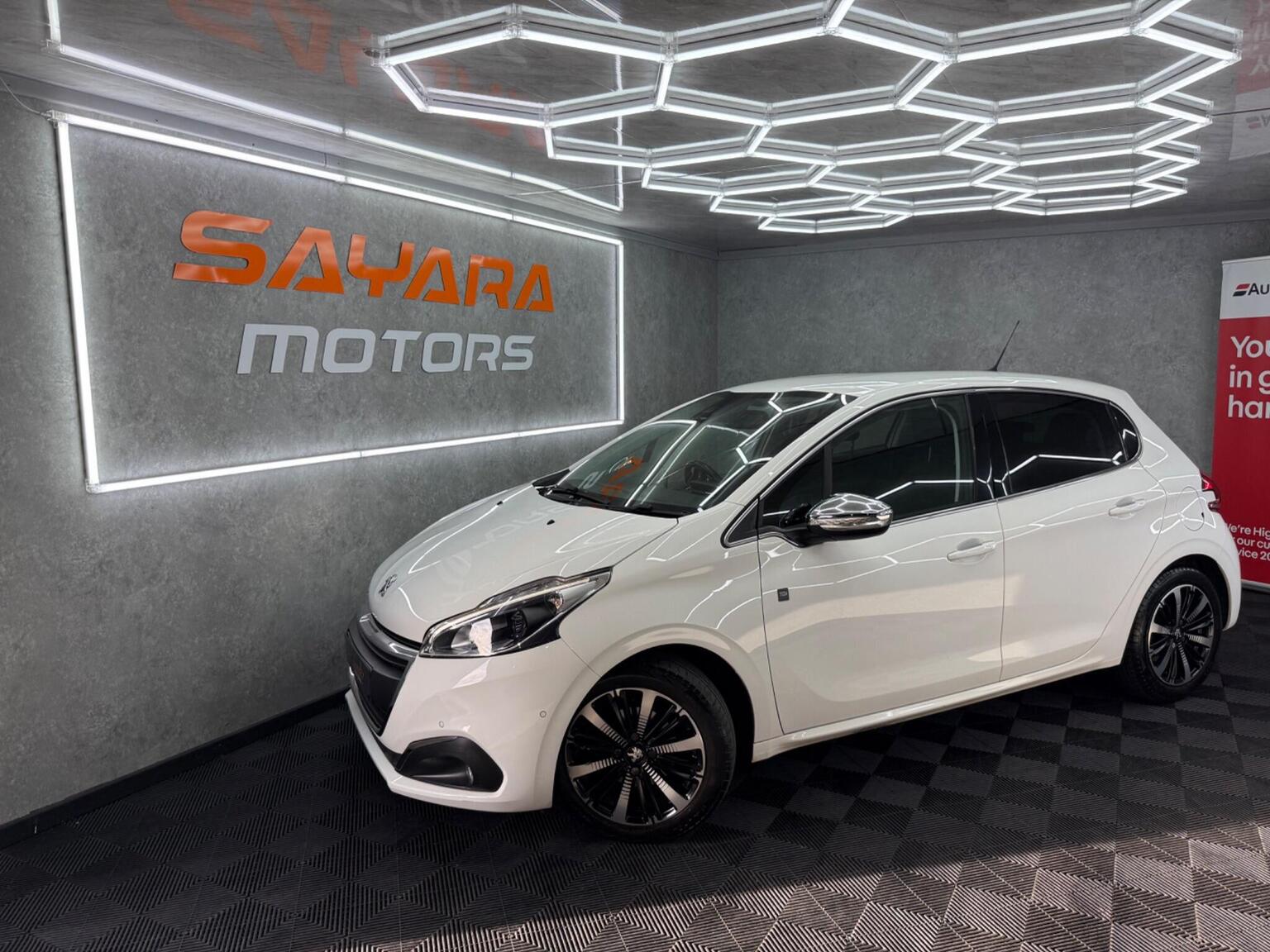 Peugeot 208 - image 1 of 37