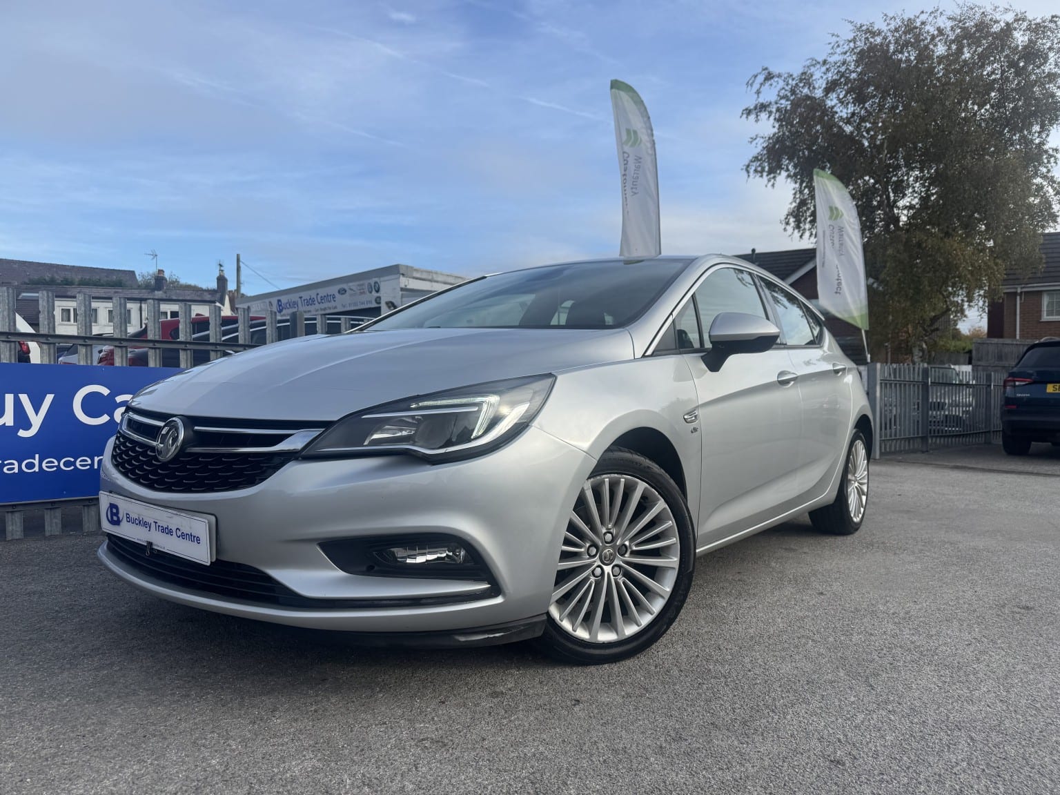 2017 Vauxhall Astra 1.4 i Turbo Elite in silver — photo 1 of 35