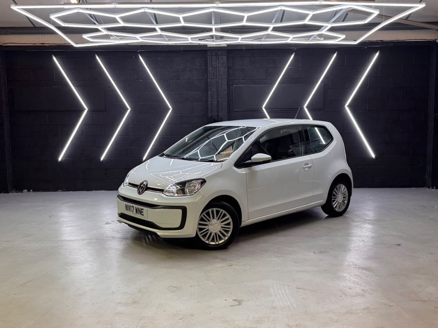 Volkswagen up! - image 1 of 48