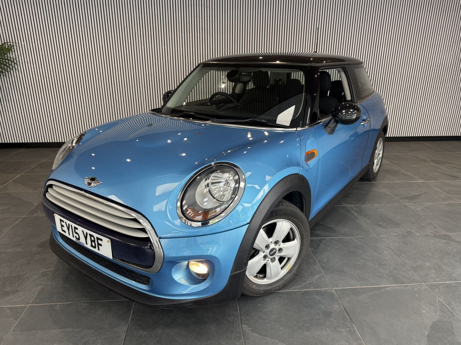 MINI Hatch - image 1 of 23
