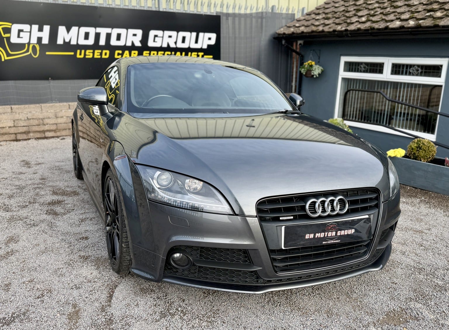 Audi TT - image 1 of 29