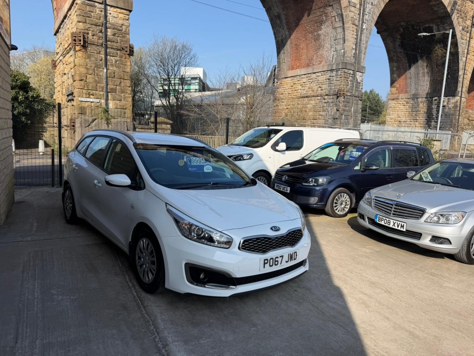 Kia Ceed - image 1 of 42