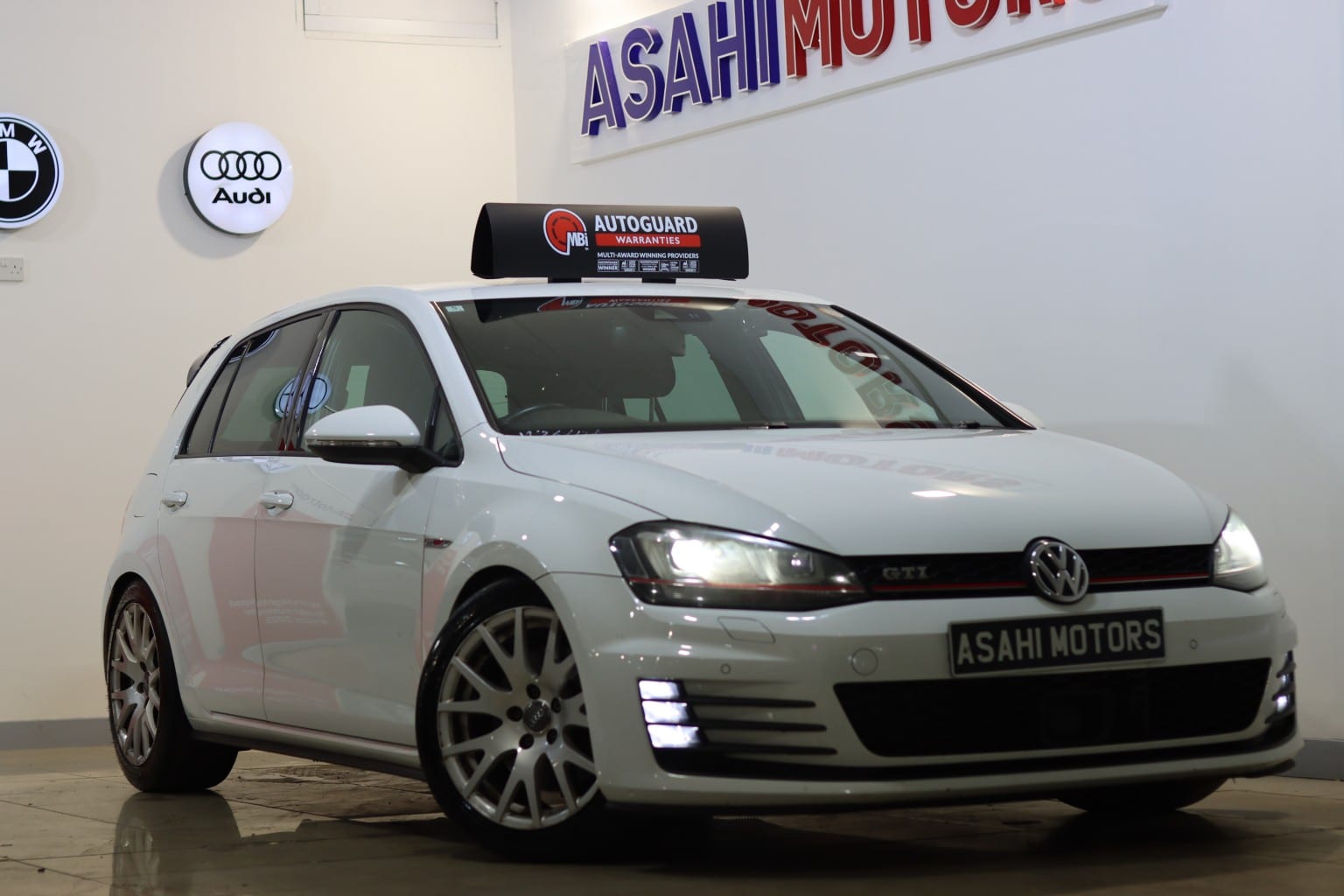 2014 Volkswagen Golf 2.0 TSI BlueMotion Tech GTI DSG Euro 6 in white — photo 1 of 30