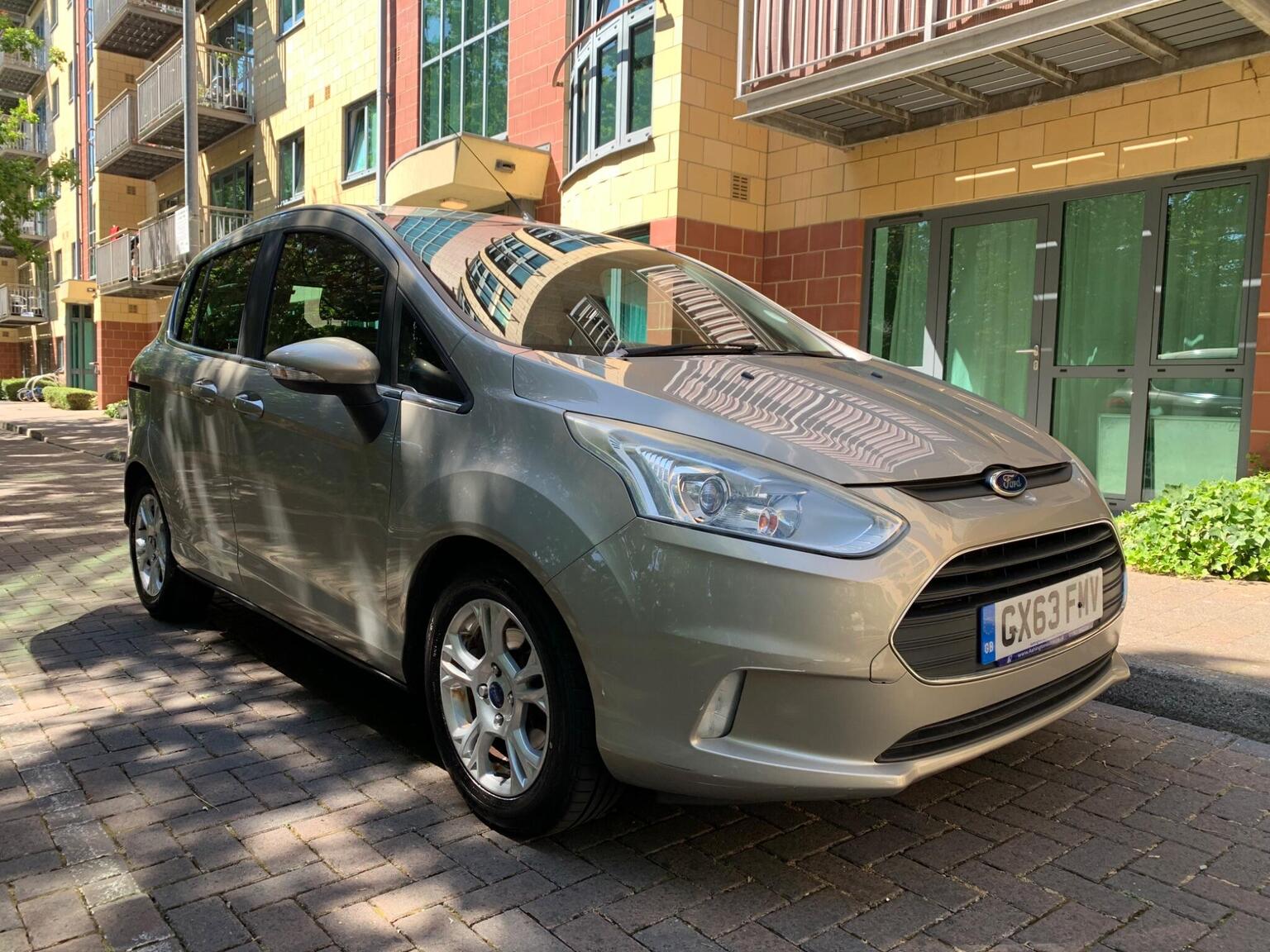Ford B-MAX - image 1 of 30
