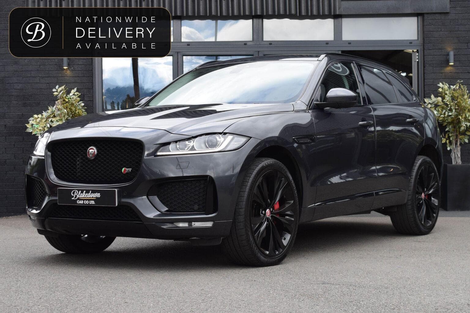 Jaguar F-Pace - image 1 of 50