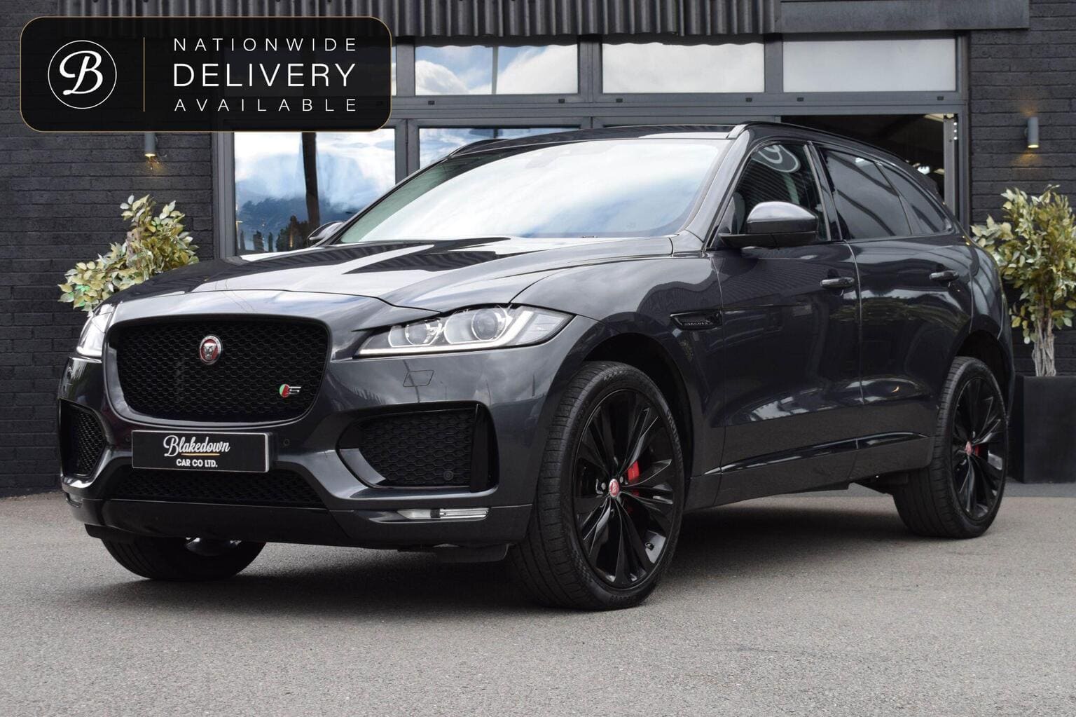 Jaguar F-Pace - image 1 of 50
