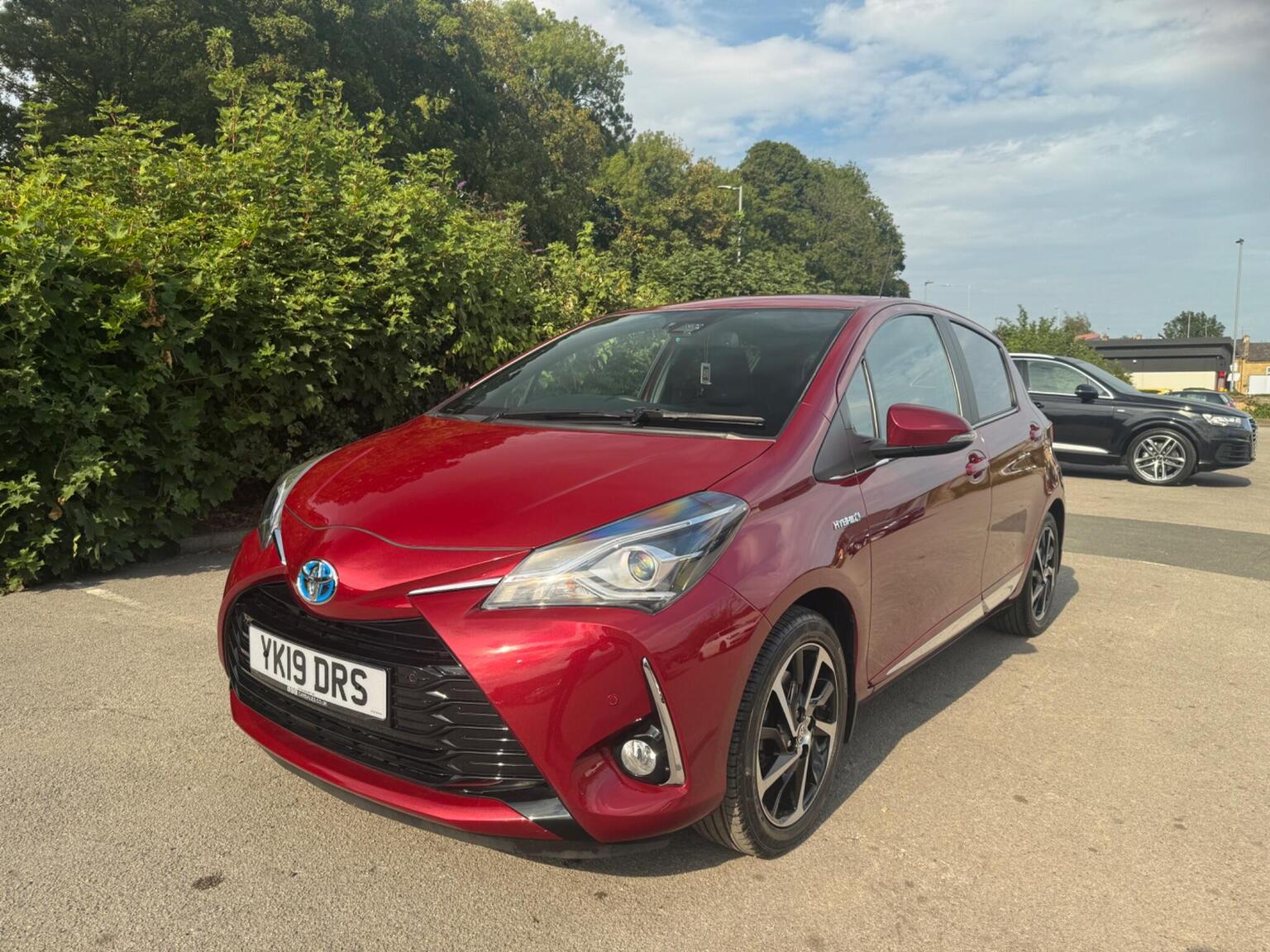 Toyota Yaris - image 1 of 60
