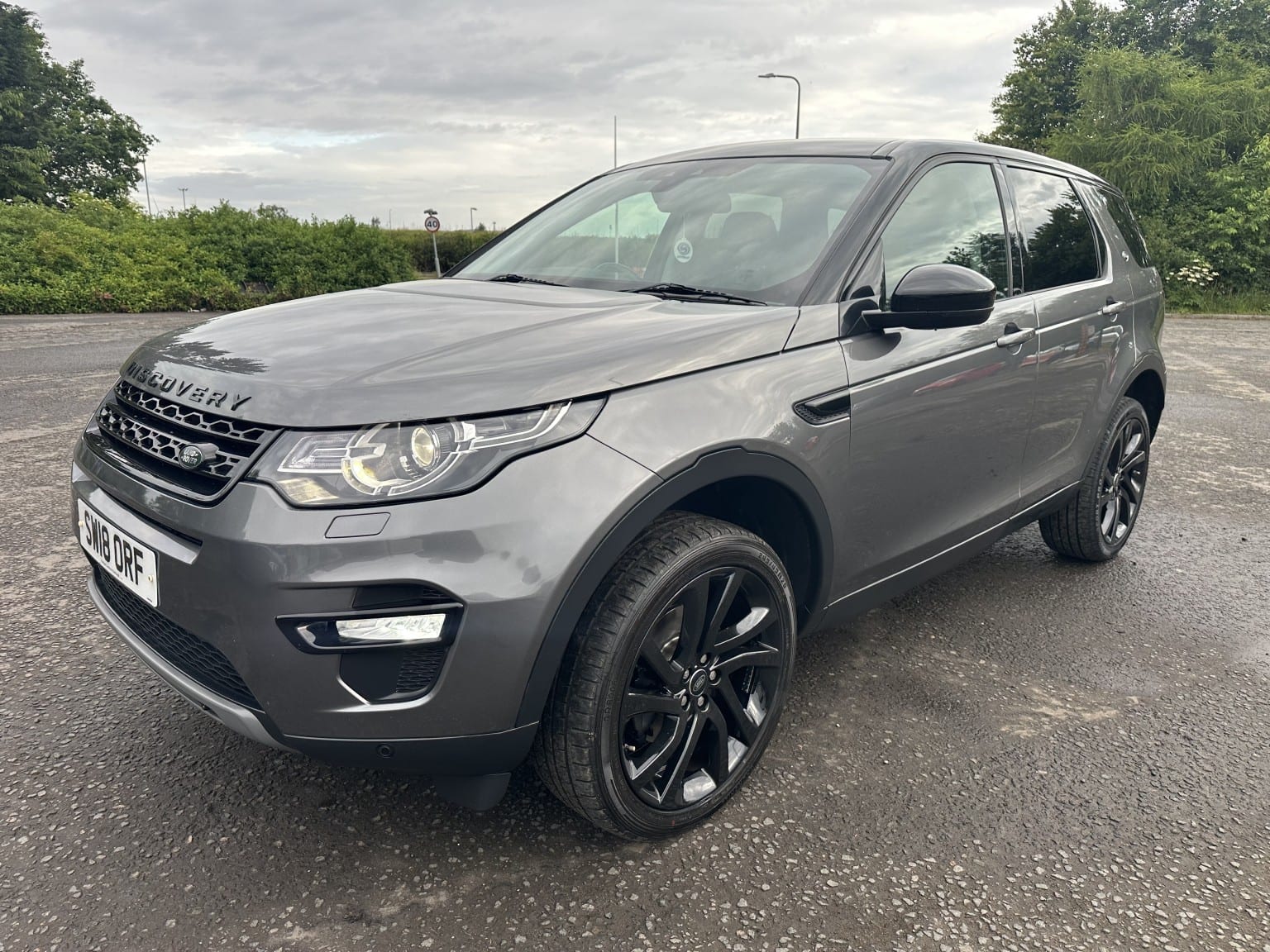 Land Rover Discovery Sport - image 1 of 40
