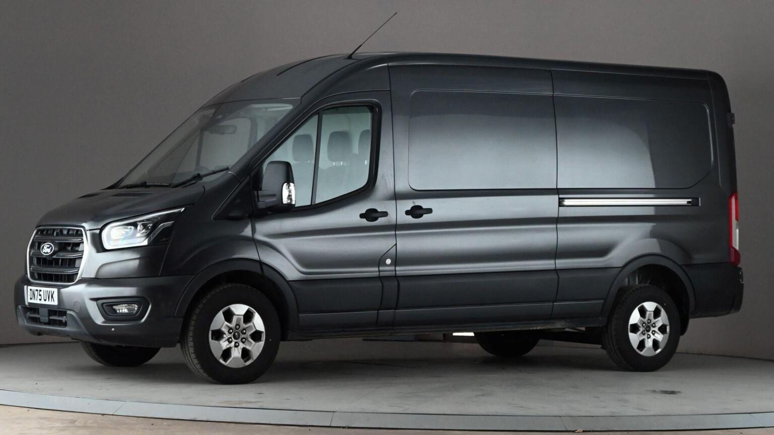 Ford Transit - image 1 of 11