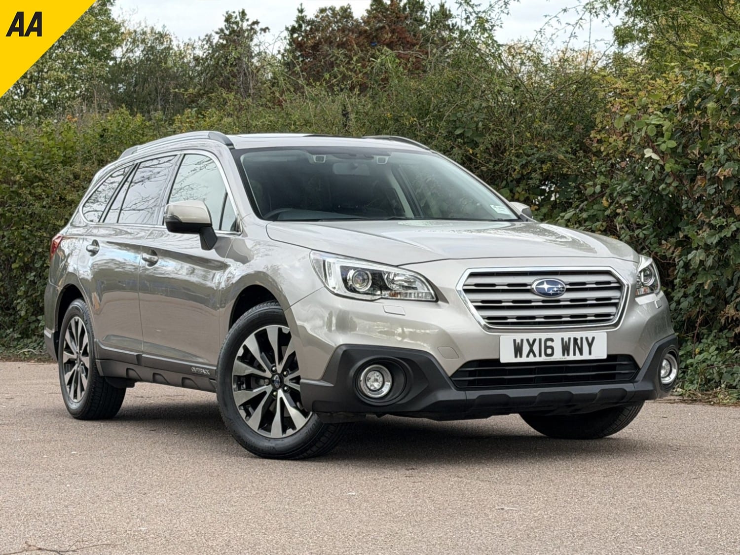 2016 Subaru Outback 2.5 i SE Premium in gold — photo 1 of 61