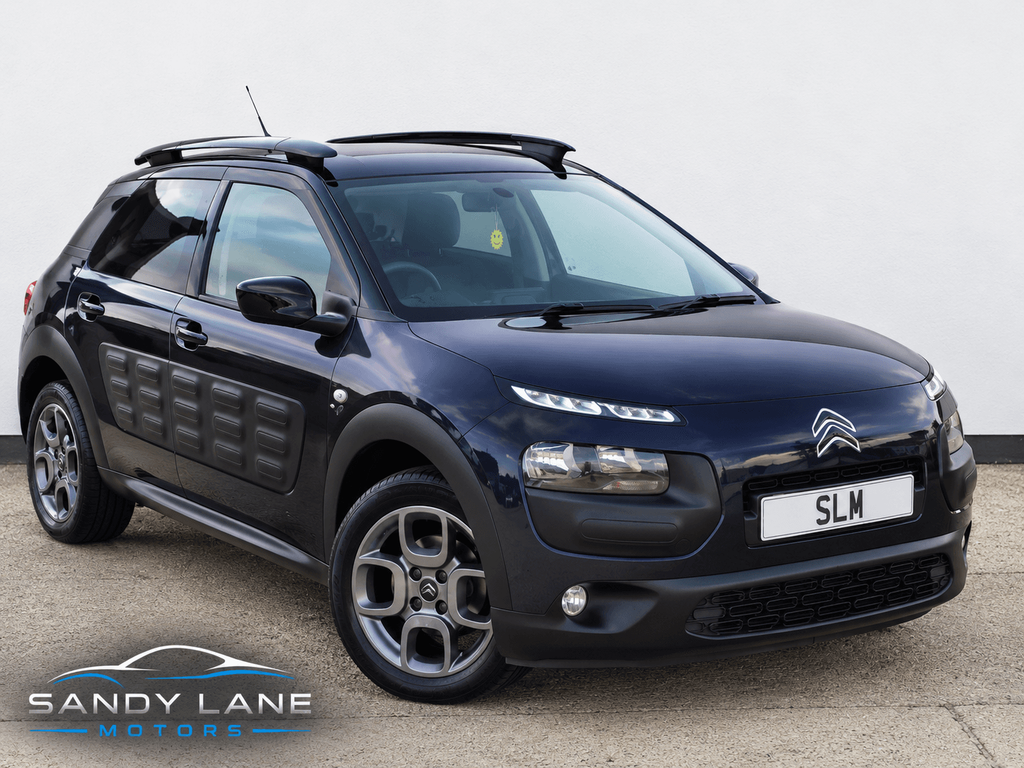 Citroen C4 Cactus - image 1 of 25