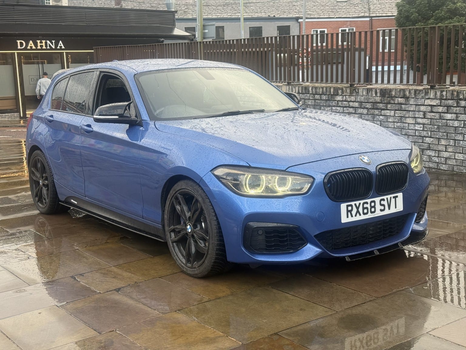 BMW 1 Series - image 1 of 31