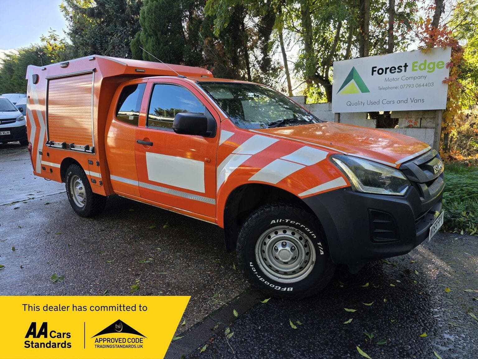 Isuzu D-Max - image 1 of 18