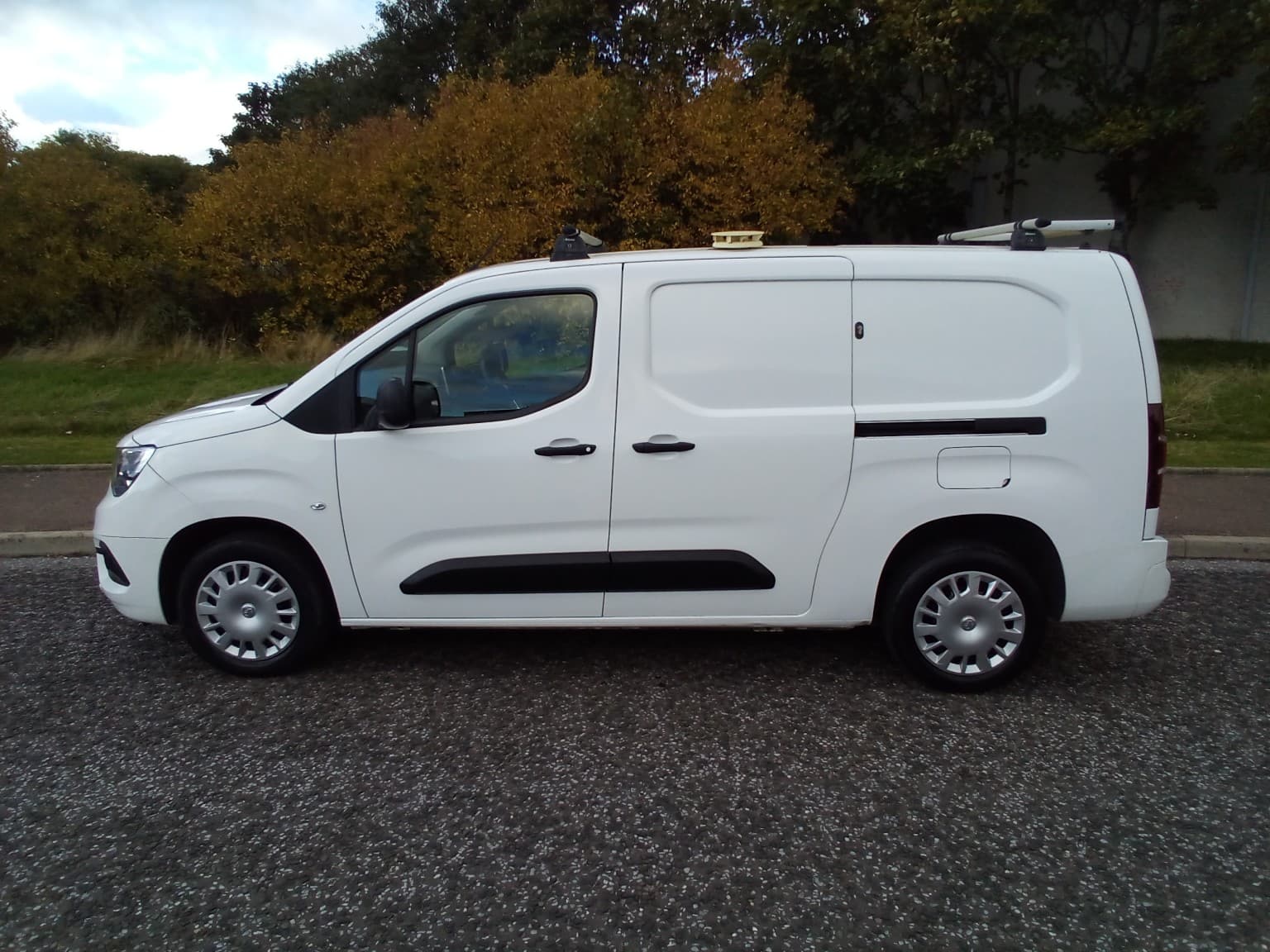 Vauxhall Combo - image 1 of 15