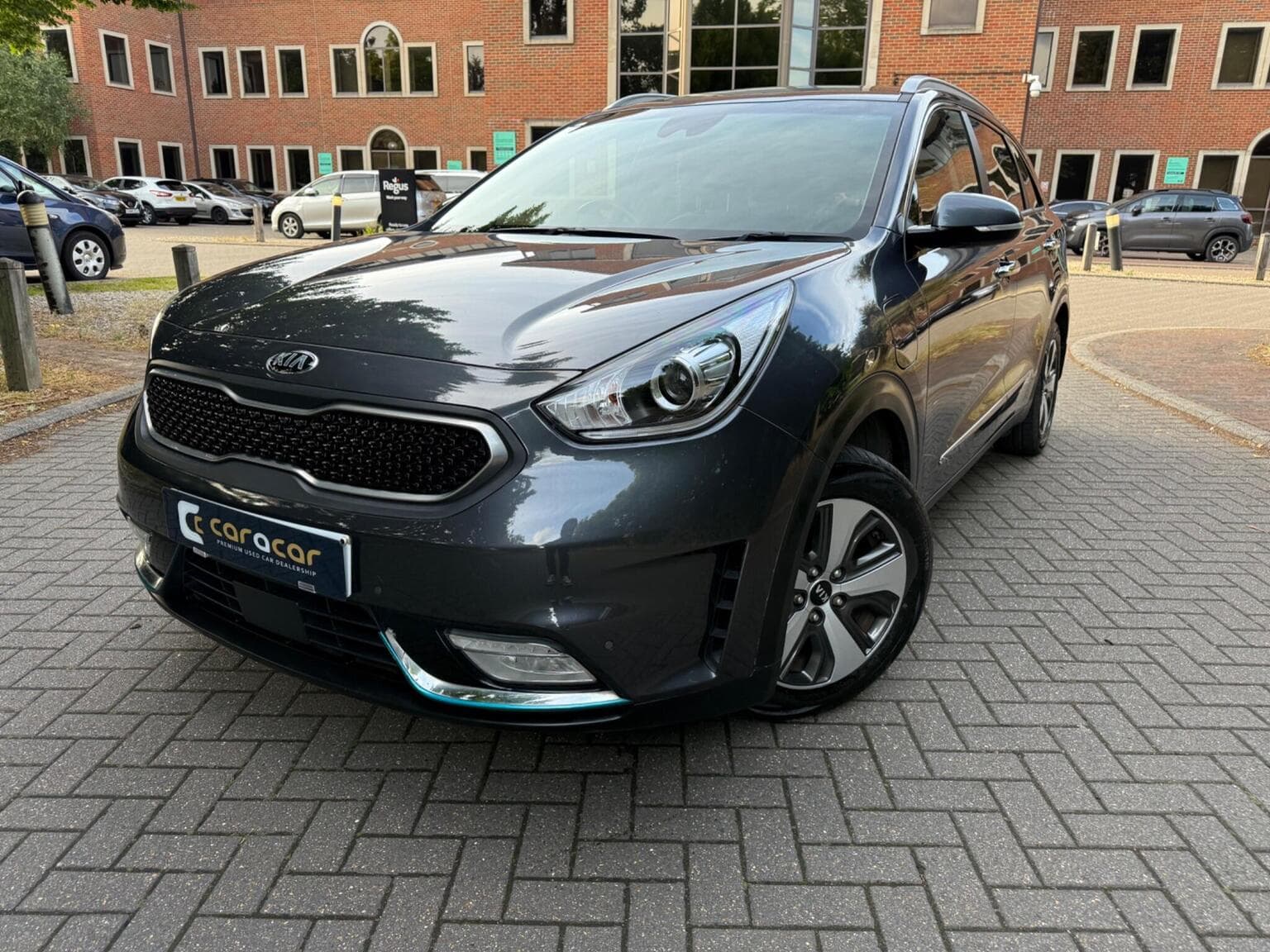Kia Niro - image 1 of 64
