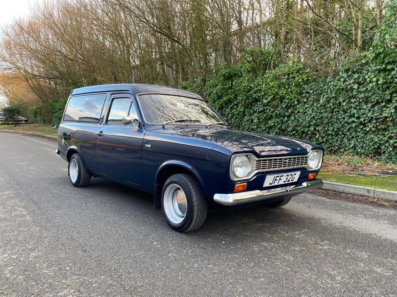 Ford Escort - image 1 of 64