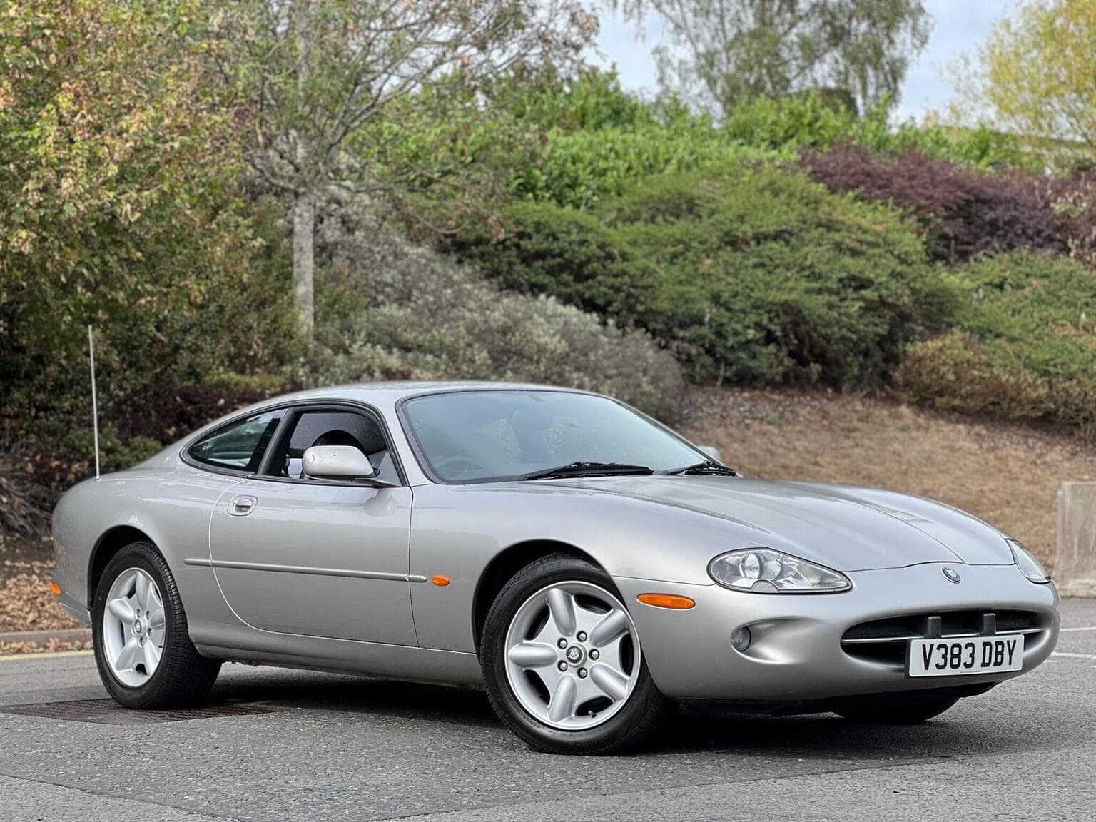 Jaguar XK8 - image 1 of 38
