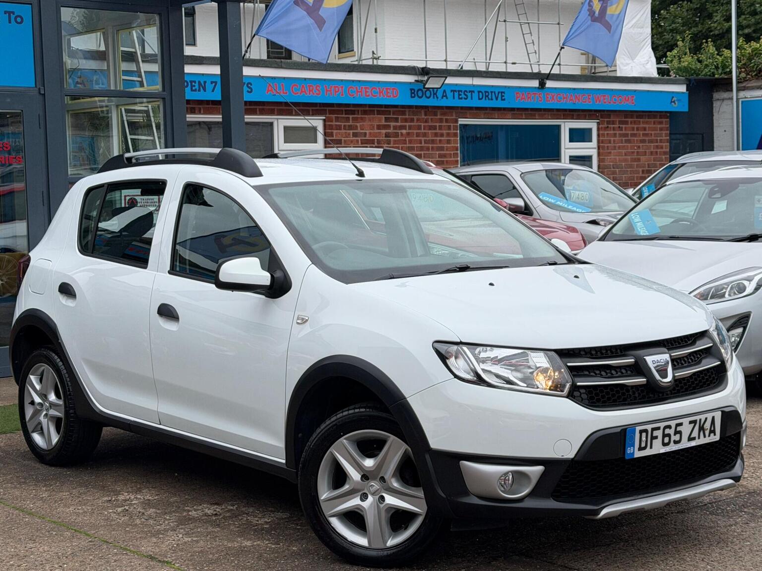 Dacia Sandero Stepway - image 1 of 68