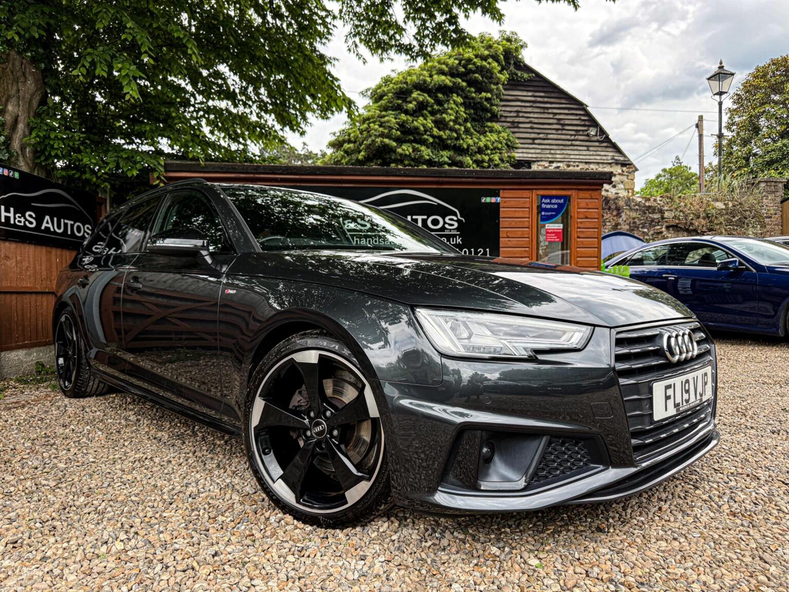 AUDI A4 AVANT - image 1 of 39
